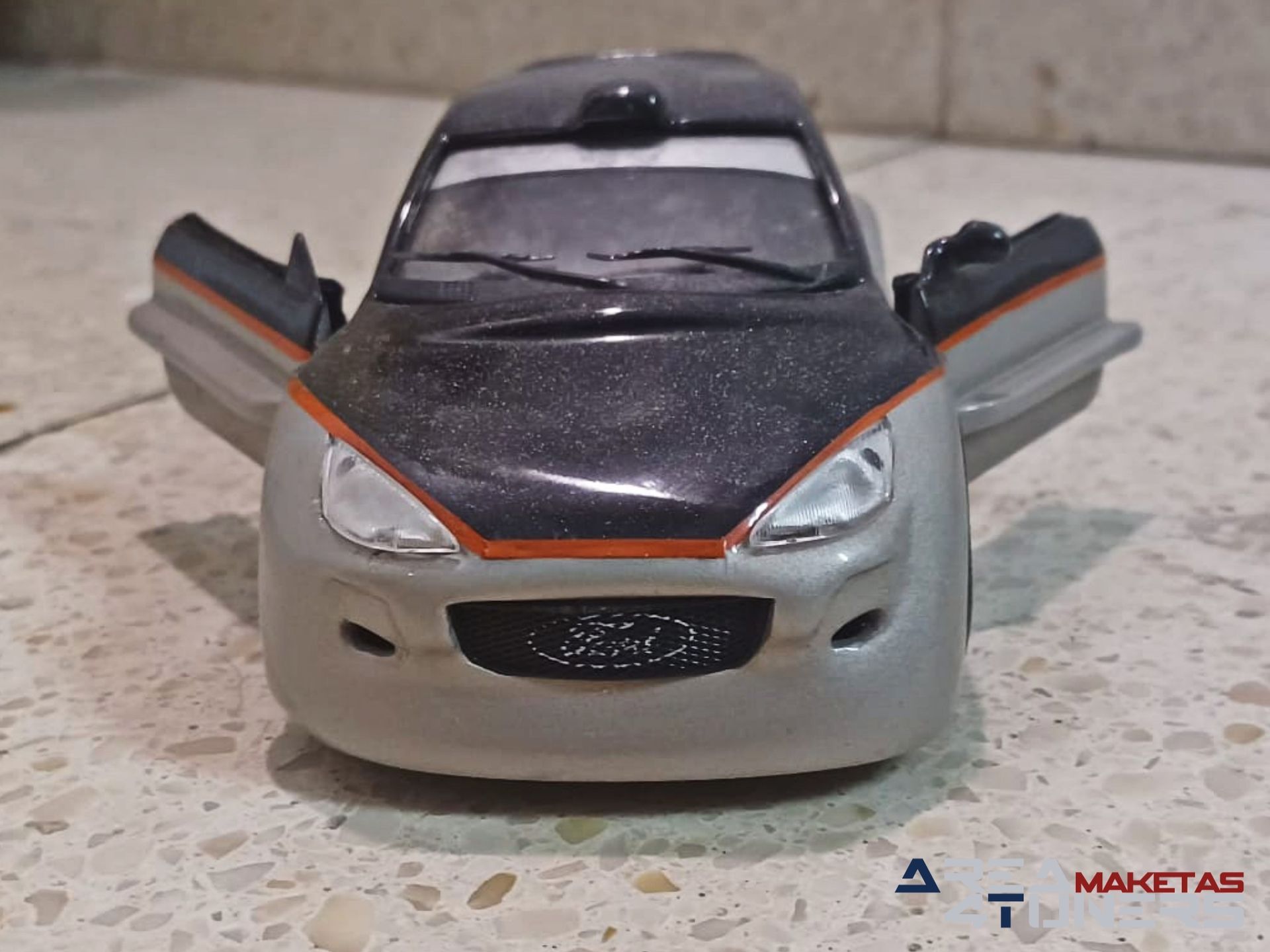 Reportaje maqueta coche Tuning Ford Focus What's Else Imagen perteneciente al reportaje de la revista Area4tuners.es sobre una maqueta de coche Tuning 1:24 Ford Focus What's Else