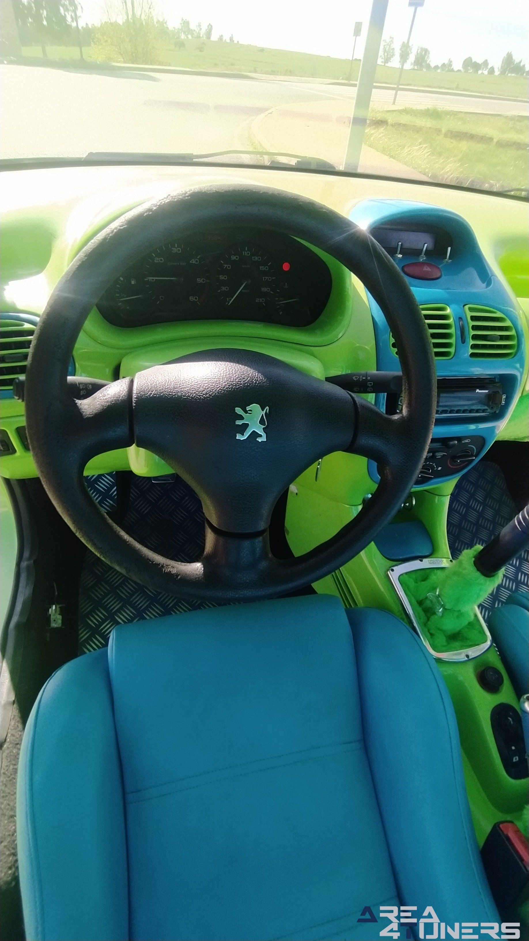 Imagen reportaje coche Tuning Peugeot 206 Mantis Imagen perteneciente al reportaje sobre coche Tuning, de la revista Area4tuners sobre un Peugeot 206