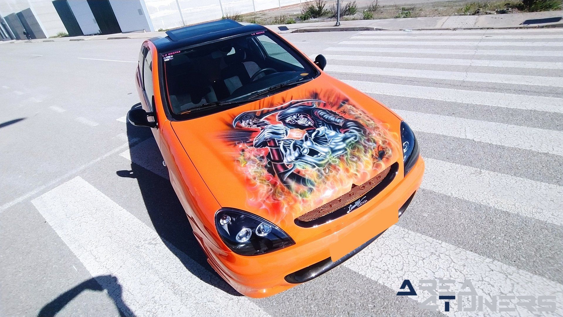 Imagen reportaje coche Tuning Citroën Xsara La Naranja Calavera DJ Imagen perteneciente al reportaje sobre coche Tuning, de la revista Area4tuners sobre un Citroën Xsara