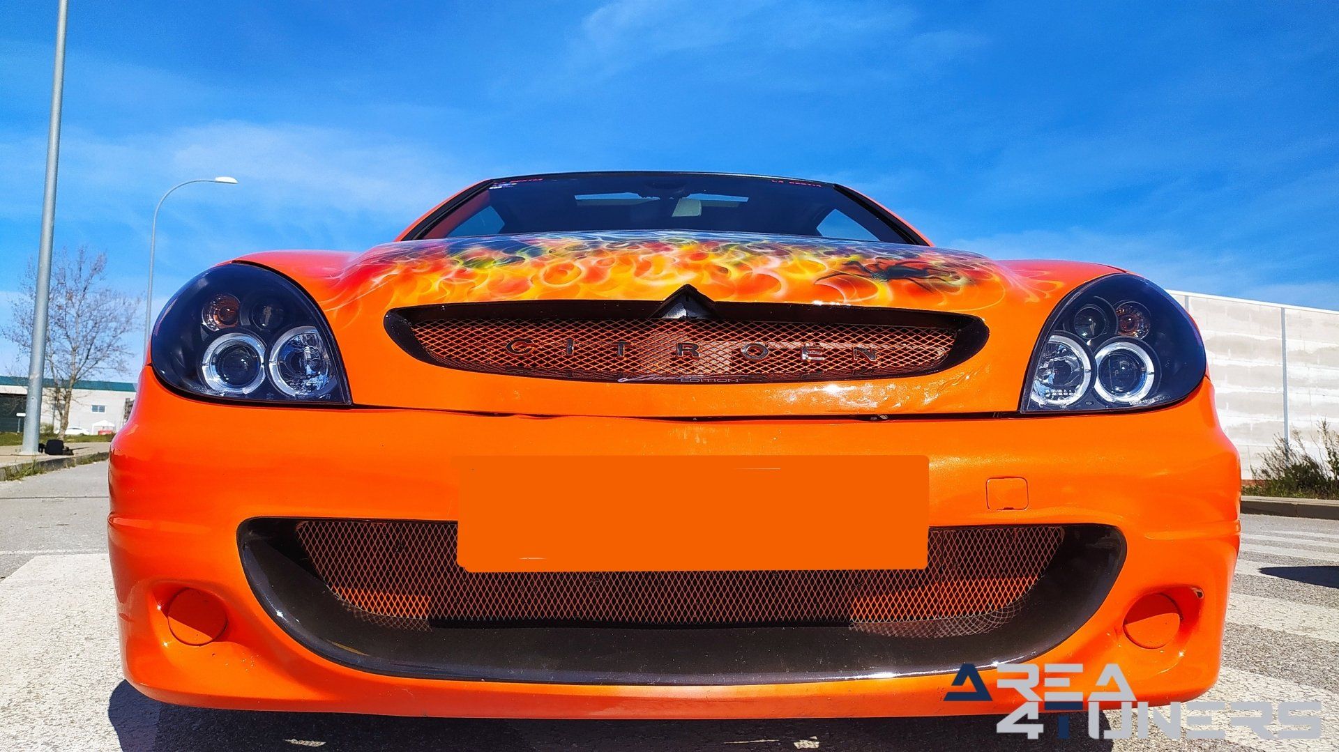 Imagen reportaje coche Tuning Citroën Xsara La Naranja Calavera DJ Imagen perteneciente al reportaje sobre coche Tuning, de la revista Area4tuners sobre un Citroën Xsara