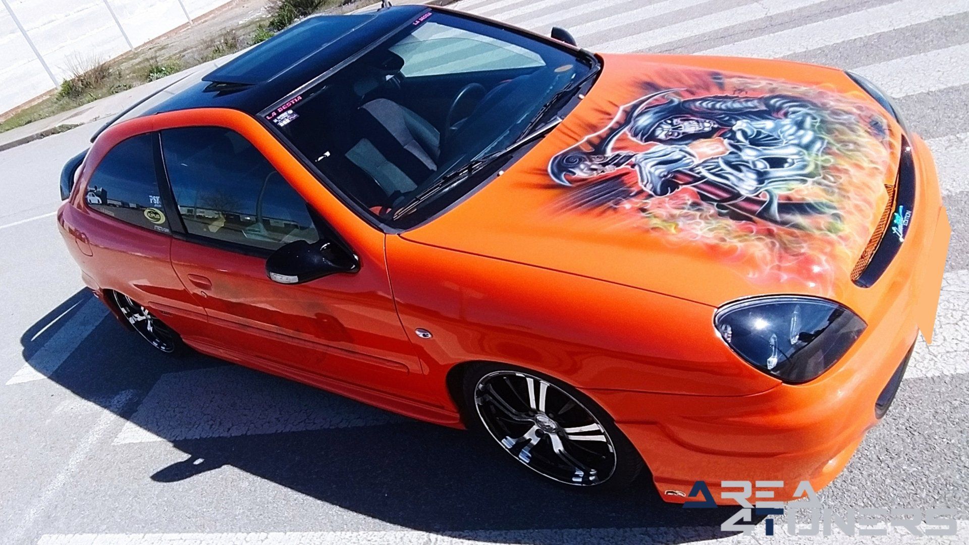 Imagen reportaje coche Tuning Citroën Xsara La Naranja Calavera DJ Imagen perteneciente al reportaje sobre coche Tuning, de la revista Area4tuners sobre un Citroën Xsara