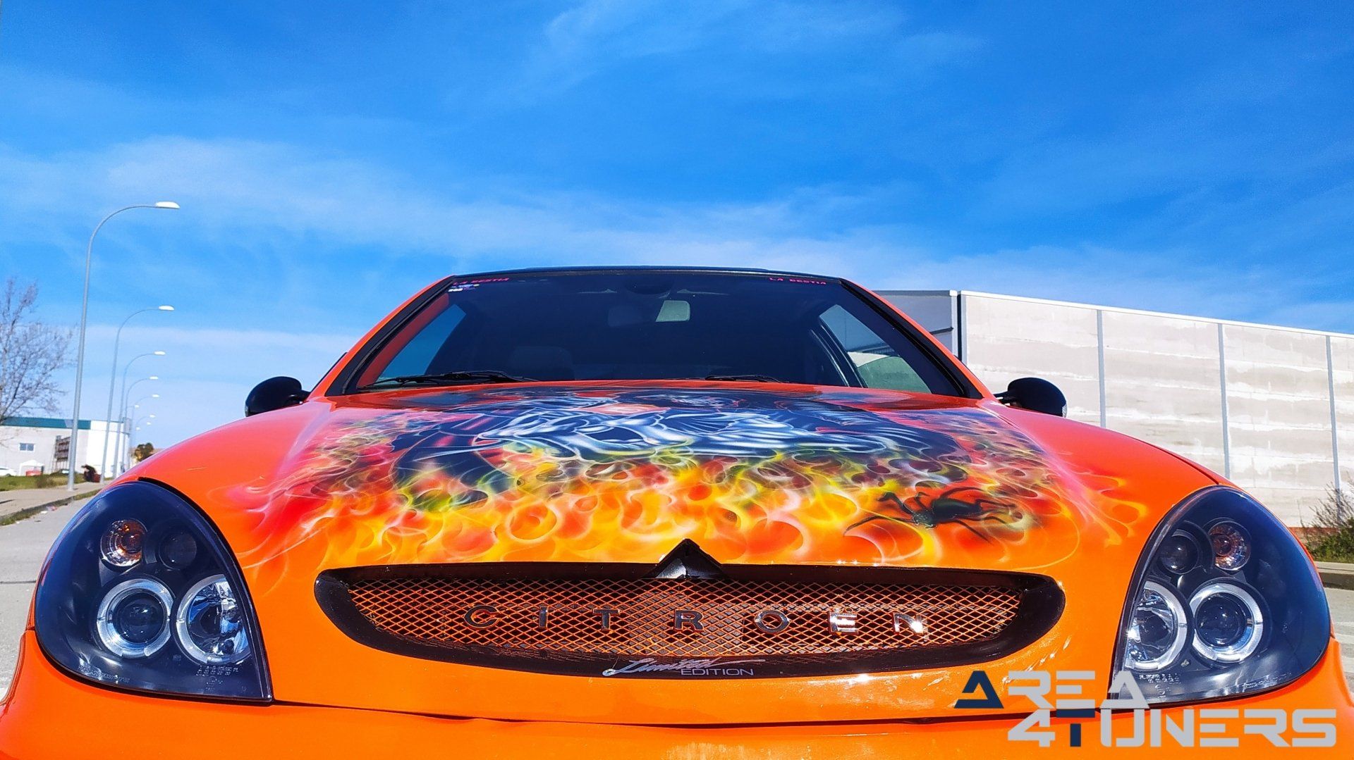 Imagen reportaje coche Tuning Citroën Xsara La Naranja Calavera DJ Imagen perteneciente al reportaje sobre coche Tuning, de la revista Area4tuners sobre un Citroën Xsara