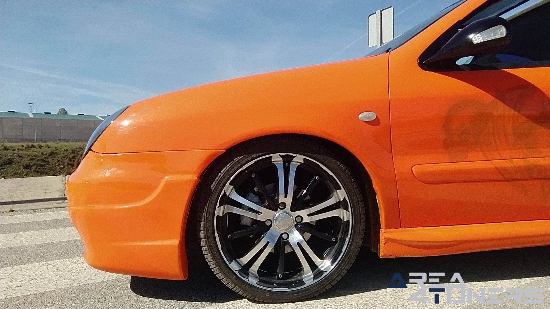 Imagen reportaje coche Tuning Citroën Xsara La Naranja Calavera DJ Imagen perteneciente al reportaje sobre coche Tuning, de la revista Area4tuners sobre un Citroën Xsara