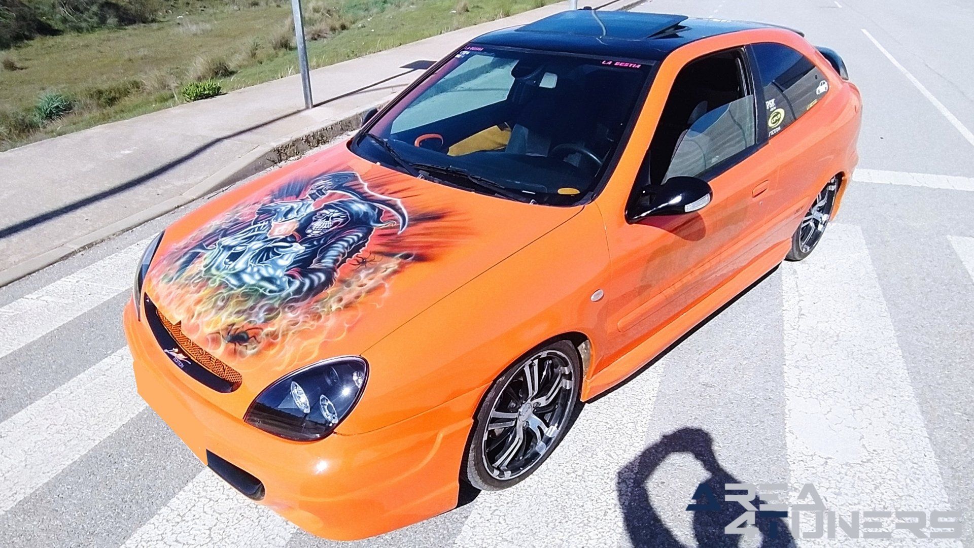 Imagen reportaje coche Tuning Citroën Xsara La Naranja Calavera DJ Imagen perteneciente al reportaje sobre coche Tuning, de la revista Area4tuners sobre un Citroën Xsara