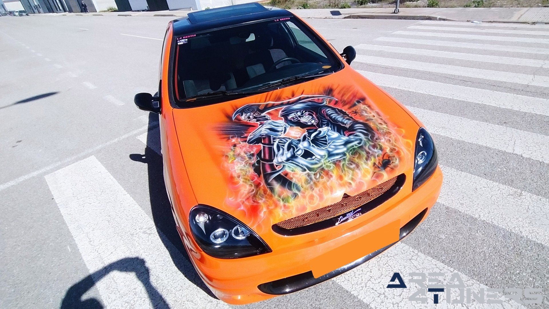 Imagen reportaje coche Tuning Citroën Xsara La Naranja Calavera DJ Imagen perteneciente al reportaje sobre coche Tuning, de la revista Area4tuners sobre un Citroën Xsara