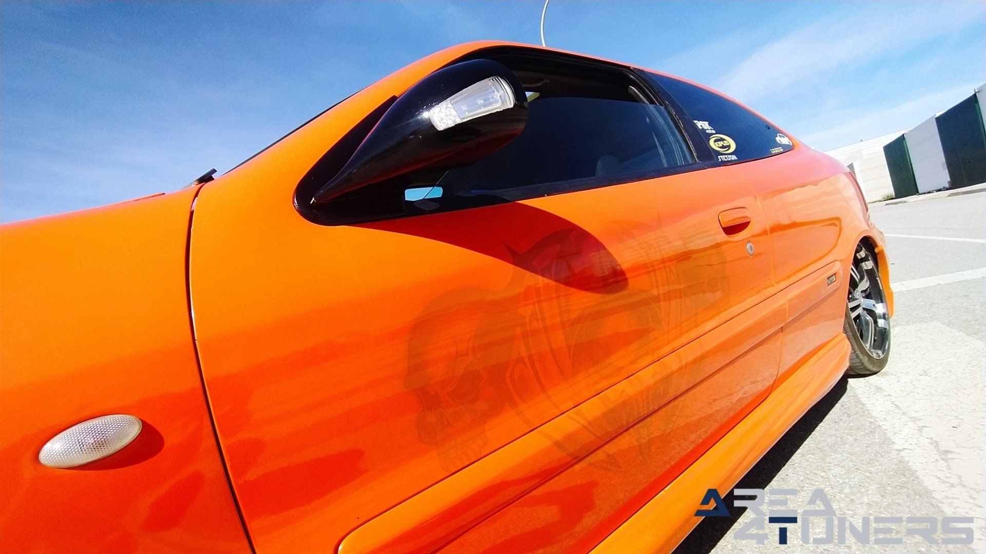 Imagen reportaje coche Tuning Citroën Xsara La Naranja Calavera DJ Imagen perteneciente al reportaje sobre coche Tuning, de la revista Area4tuners sobre un Citroën Xsara