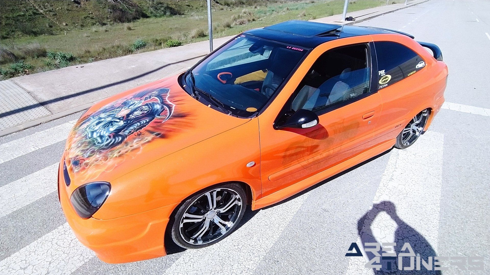 Imagen reportaje coche Tuning Citroën Xsara La Naranja Calavera DJ Imagen perteneciente al reportaje sobre coche Tuning, de la revista Area4tuners sobre un Citroën Xsara