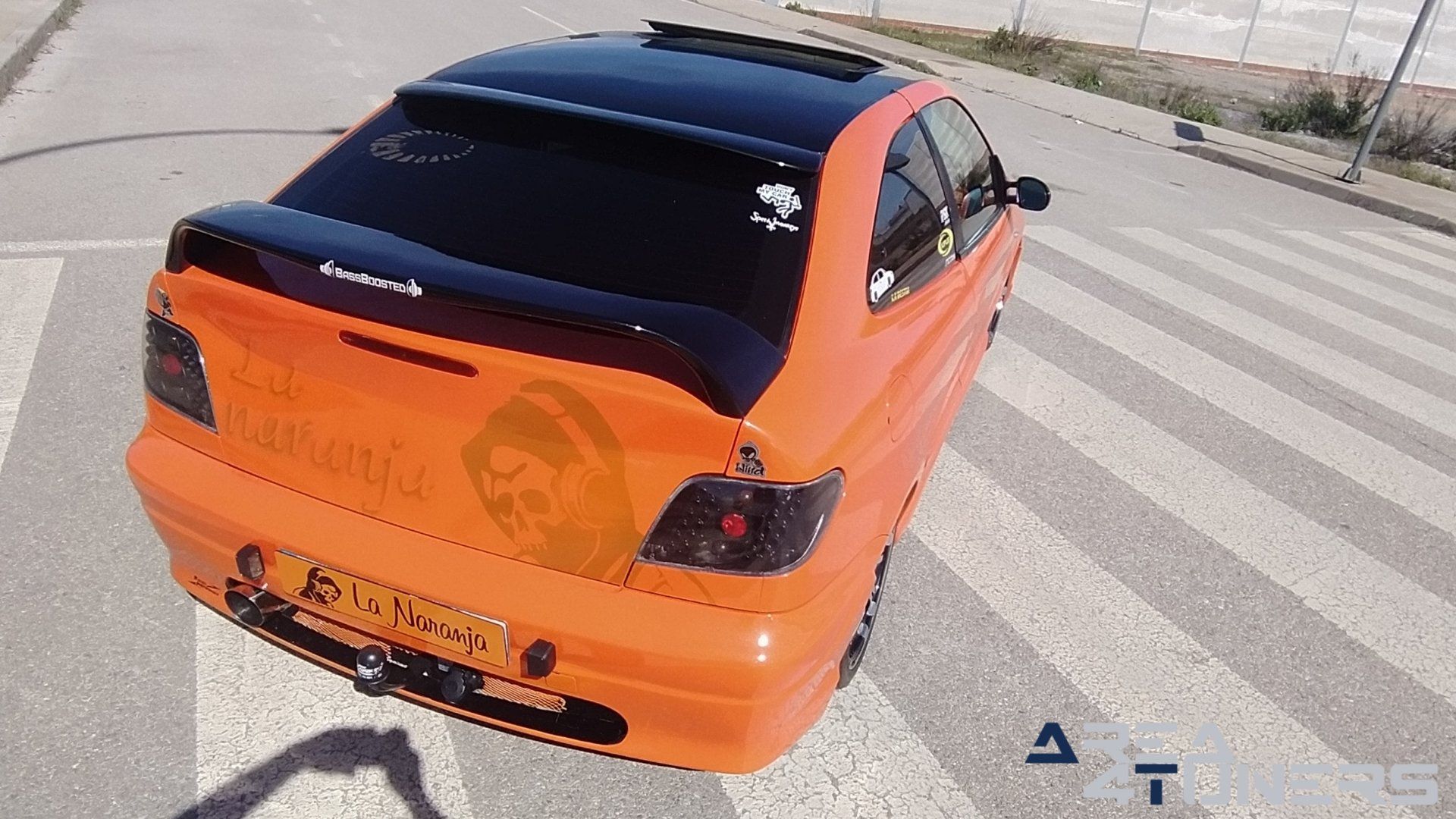 Imagen reportaje coche Tuning Citroën Xsara La Naranja Calavera DJ Imagen perteneciente al reportaje sobre coche Tuning, de la revista Area4tuners sobre un Citroën Xsara