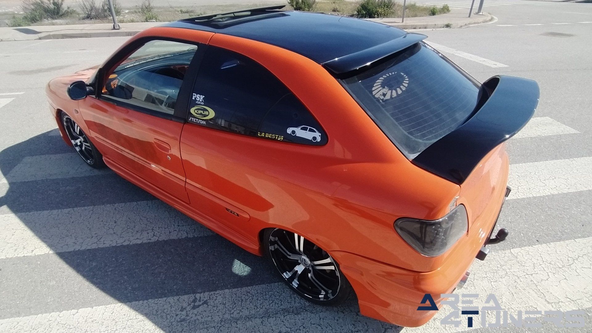 Imagen reportaje coche Tuning Citroën Xsara La Naranja Calavera DJ Imagen perteneciente al reportaje sobre coche Tuning, de la revista Area4tuners sobre un Citroën Xsara
