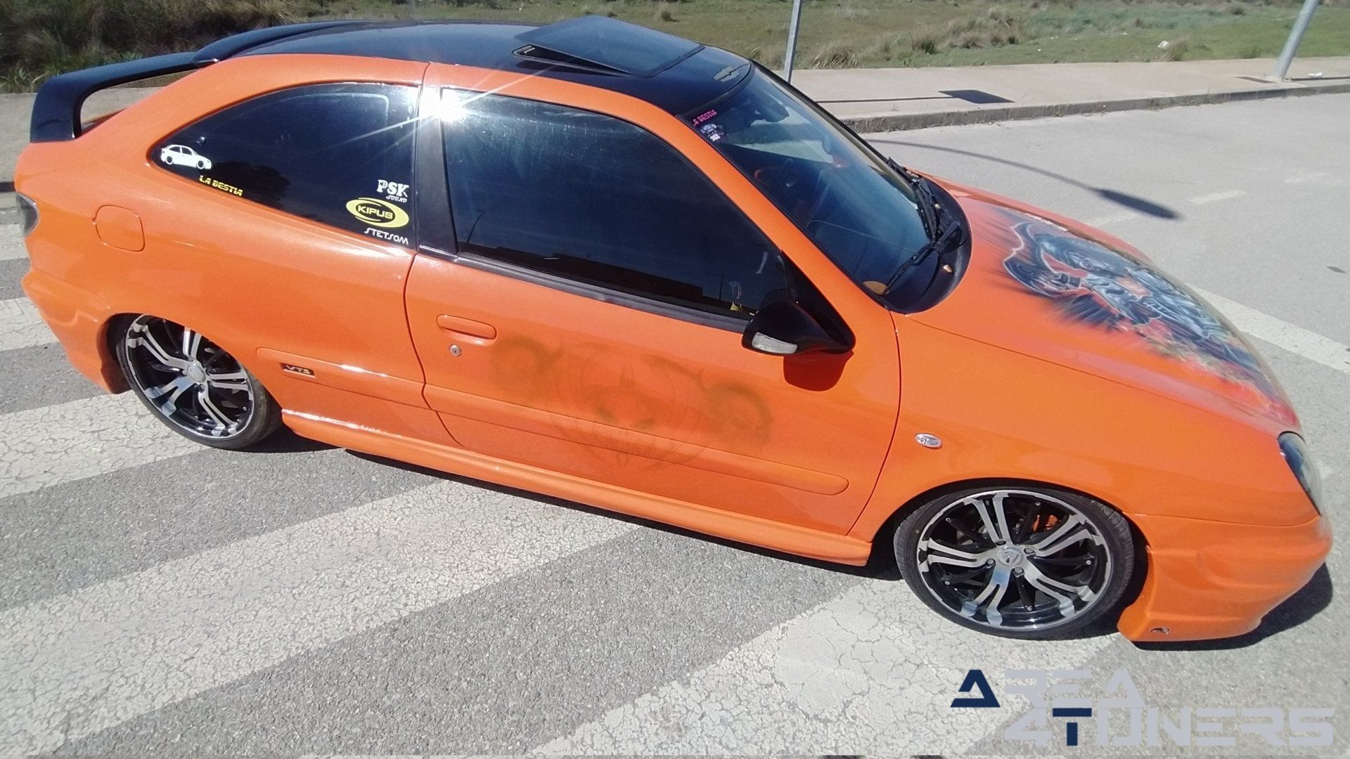 Imagen reportaje coche Tuning Citroën Xsara La Naranja Calavera DJ Imagen perteneciente al reportaje sobre coche Tuning, de la revista Area4tuners sobre un Citroën Xsara