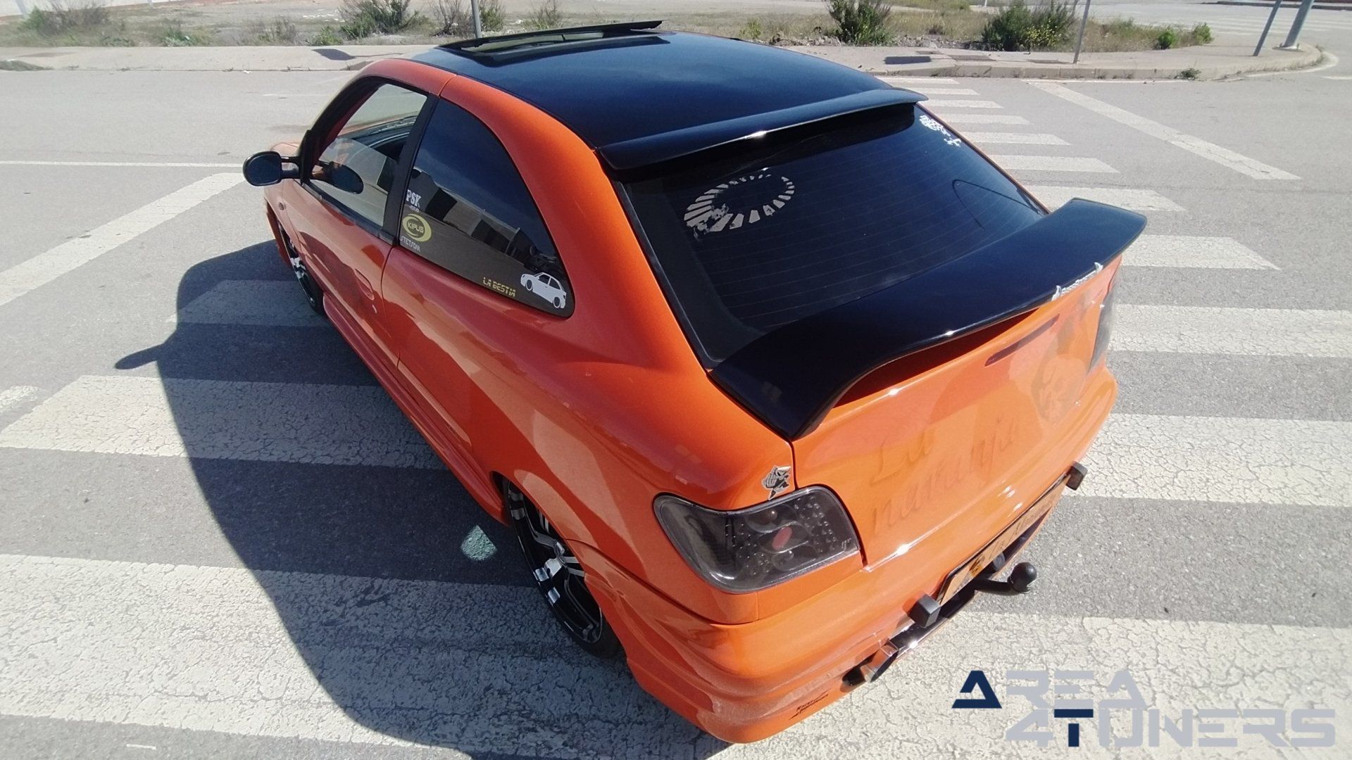 Imagen reportaje coche Tuning Citroën Xsara La Naranja Calavera DJ Imagen perteneciente al reportaje sobre coche Tuning, de la revista Area4tuners sobre un Citroën Xsara