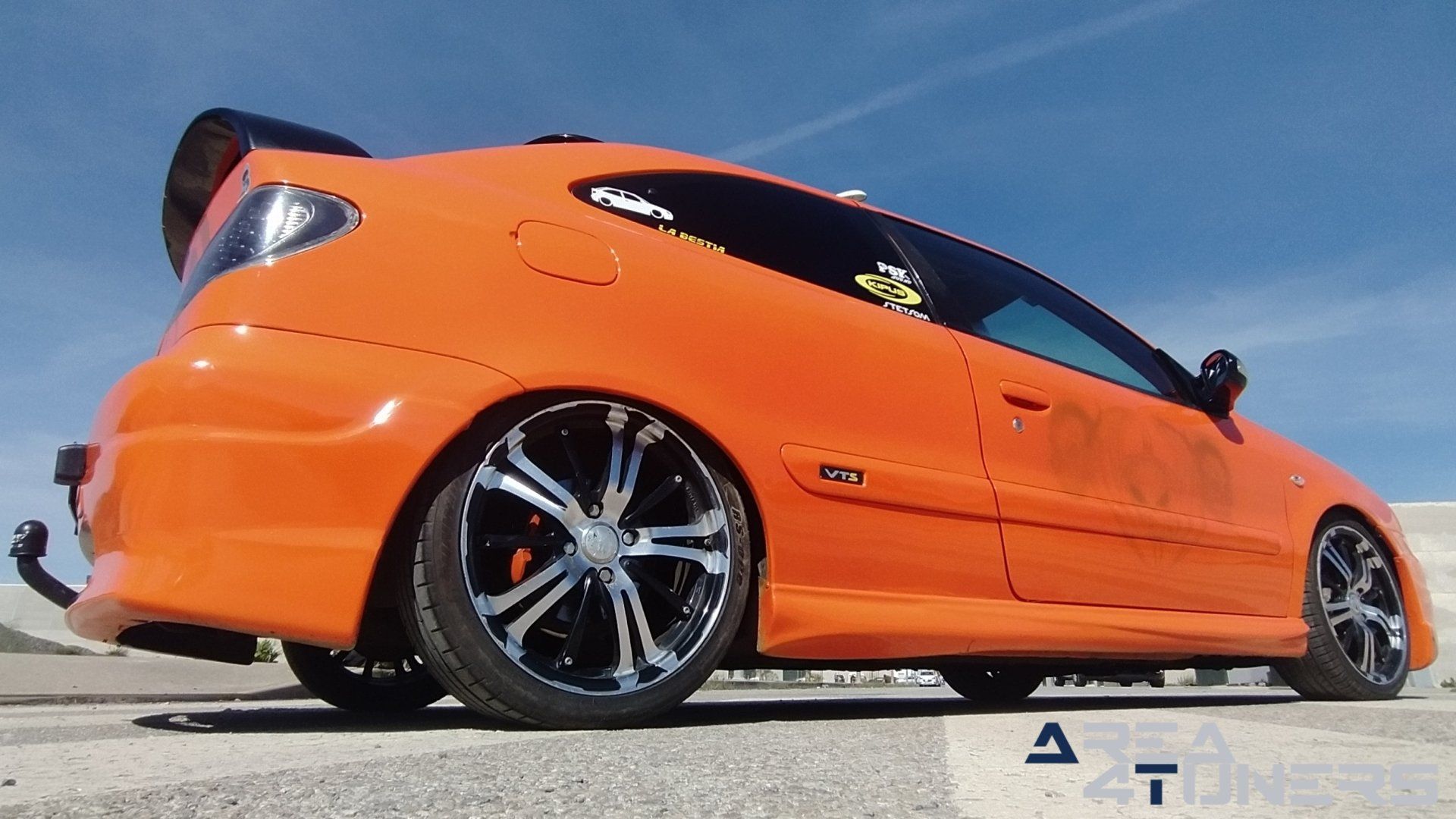 Imagen reportaje coche Tuning Citroën Xsara La Naranja Calavera DJ Imagen perteneciente al reportaje sobre coche Tuning, de la revista Area4tuners sobre un Citroën Xsara