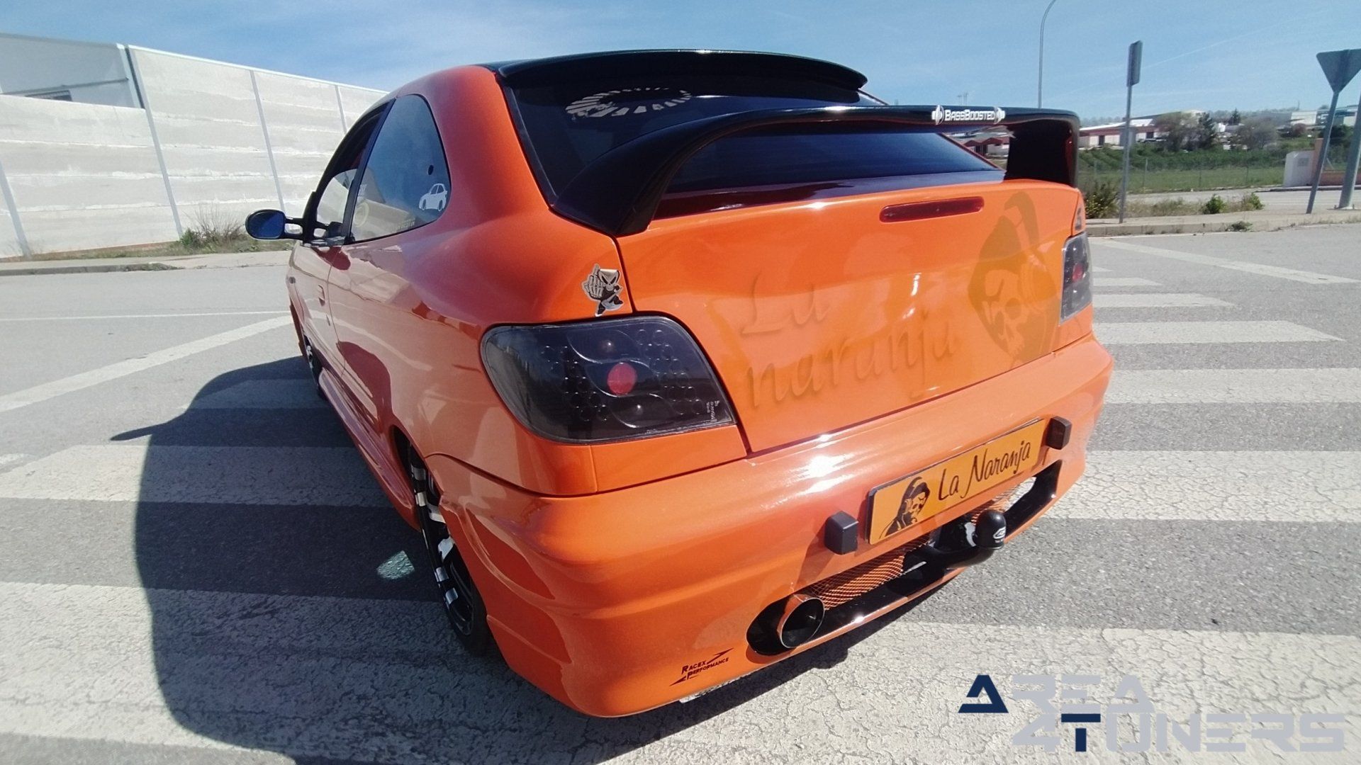 Imagen reportaje coche Tuning Citroën Xsara La Naranja Calavera DJ Imagen perteneciente al reportaje sobre coche Tuning, de la revista Area4tuners sobre un Citroën Xsara