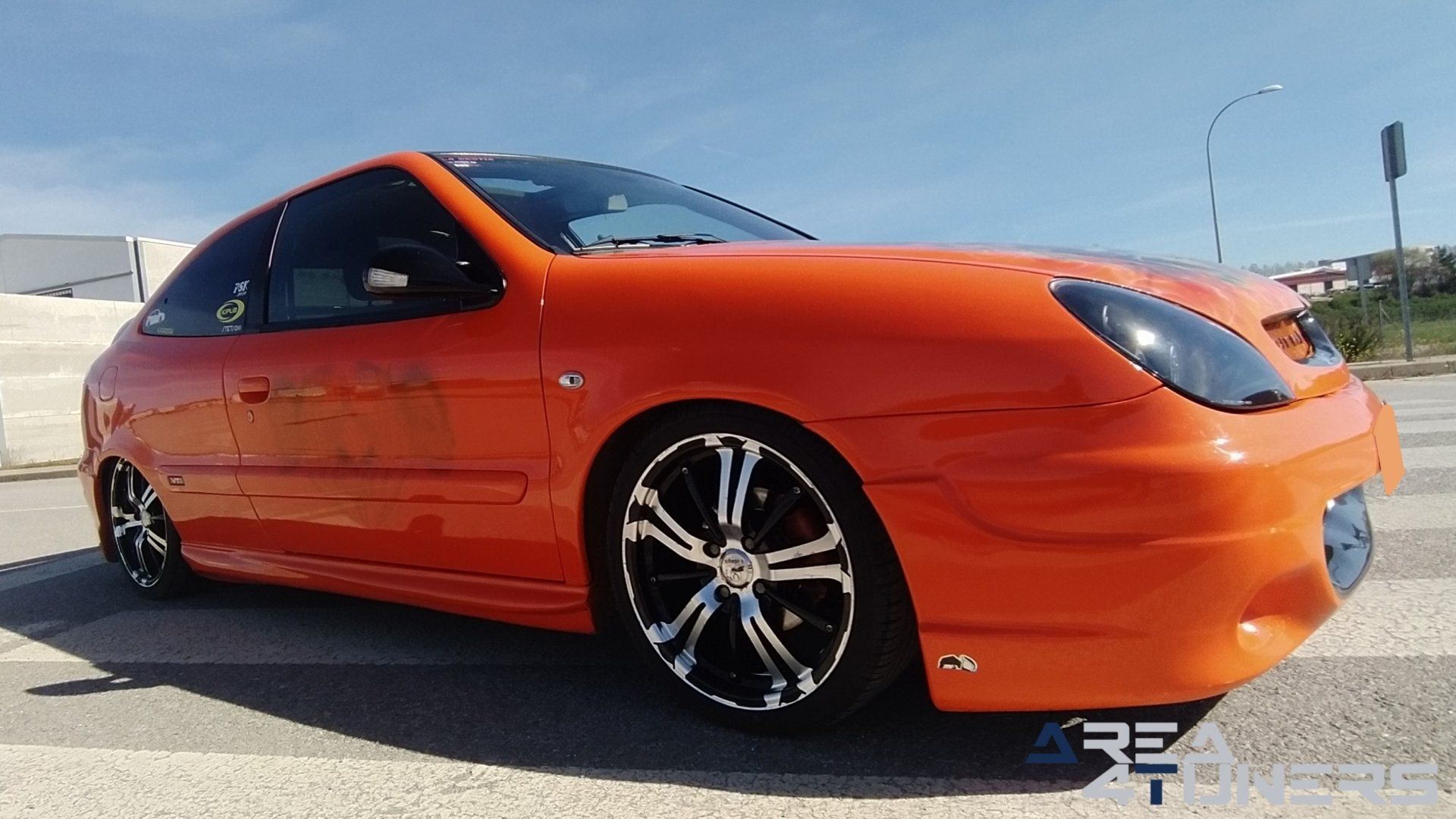 Imagen reportaje coche Tuning Citroën Xsara La Naranja Calavera DJ Imagen perteneciente al reportaje sobre coche Tuning, de la revista Area4tuners sobre un Citroën Xsara