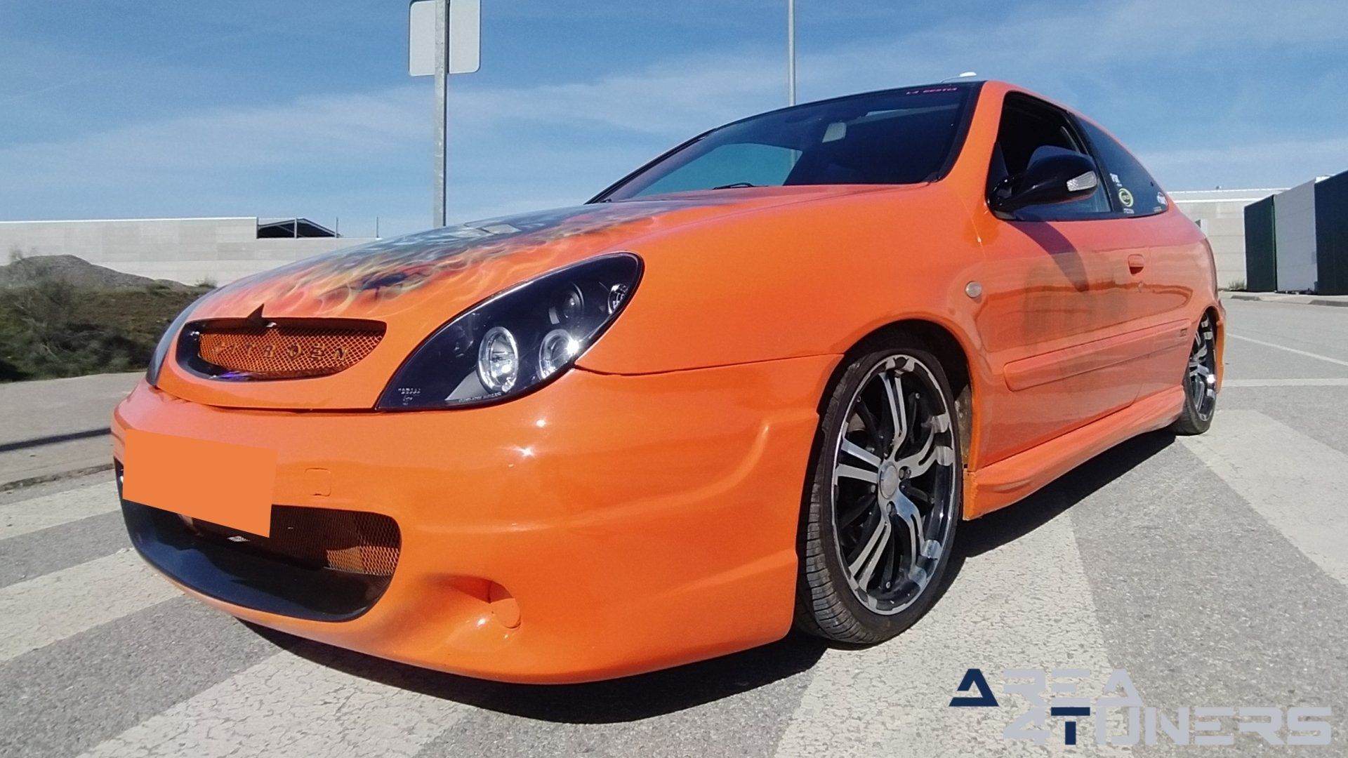 Imagen reportaje coche Tuning Citroën Xsara La Naranja Calavera DJ Imagen perteneciente al reportaje sobre coche Tuning, de la revista Area4tuners sobre un Citroën Xsara