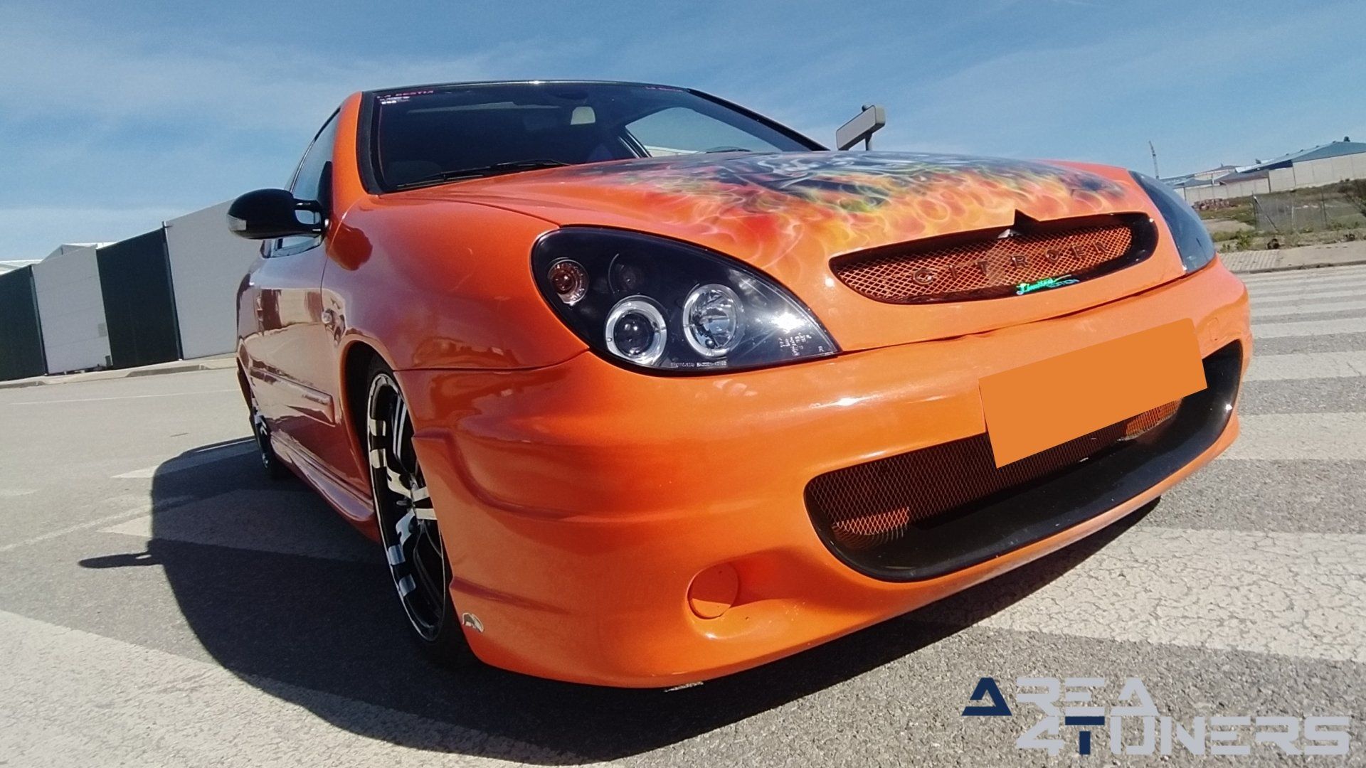 Imagen reportaje coche Tuning Citroën Xsara La Naranja Calavera DJ Imagen perteneciente al reportaje sobre coche Tuning, de la revista Area4tuners sobre un Citroën Xsara