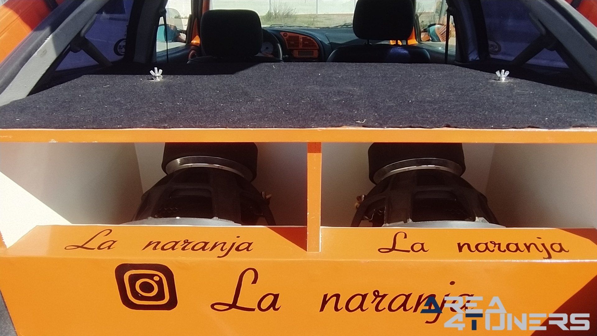 Imagen reportaje coche Tuning Citroën Xsara La Naranja Calavera DJ Imagen perteneciente al reportaje sobre coche Tuning, de la revista Area4tuners sobre un Citroën Xsara