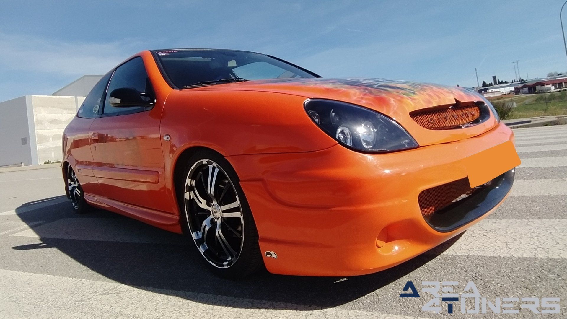 Imagen reportaje coche Tuning Citroën Xsara La Naranja Calavera DJ Imagen perteneciente al reportaje sobre coche Tuning, de la revista Area4tuners sobre un Citroën Xsara