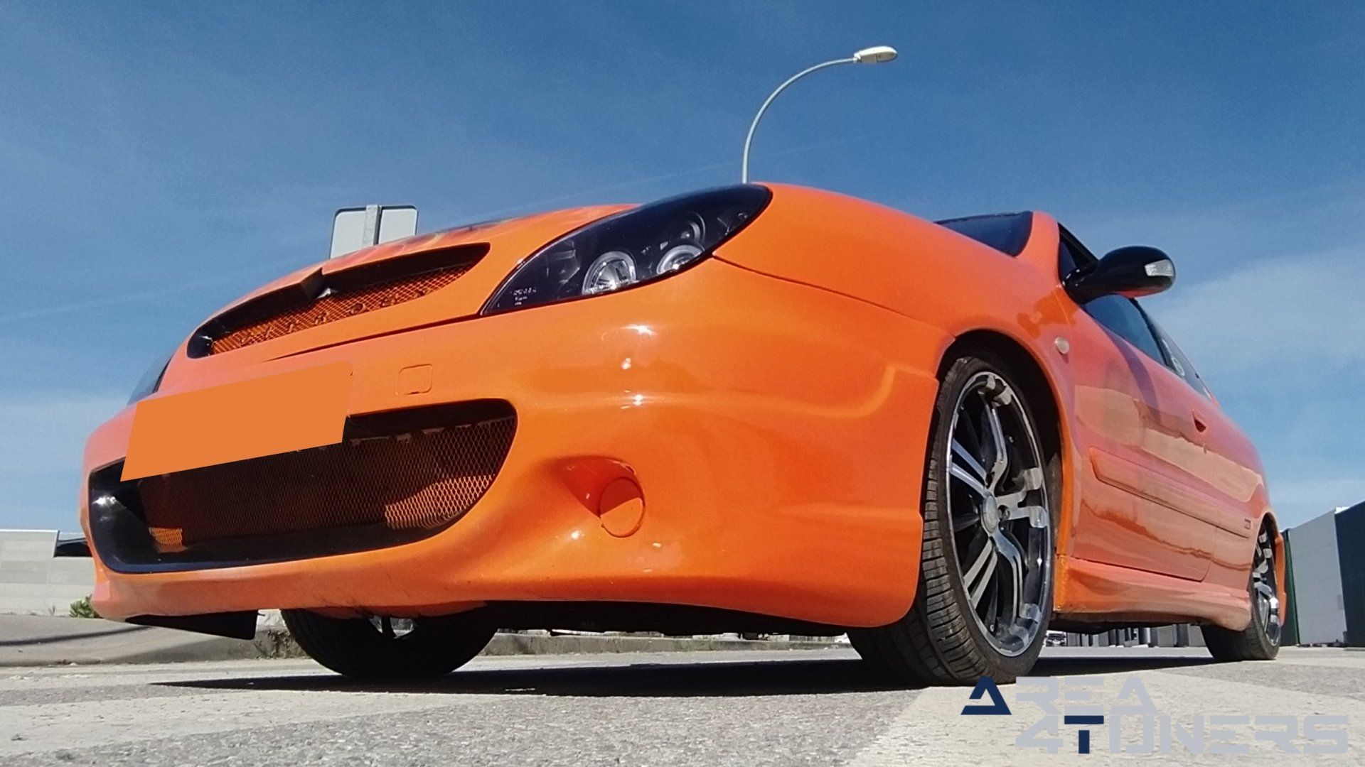 Imagen reportaje coche Tuning Citroën Xsara La Naranja Calavera DJ Imagen perteneciente al reportaje sobre coche Tuning, de la revista Area4tuners sobre un Citroën Xsara