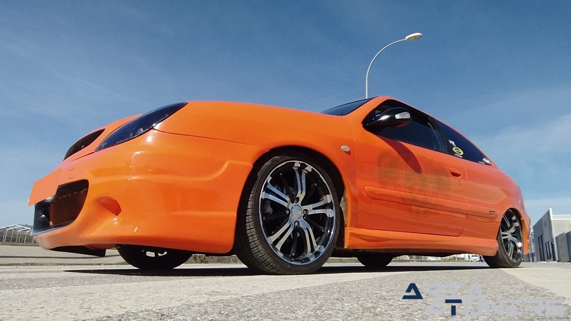 Imagen reportaje coche Tuning Citroën Xsara La Naranja Calavera DJ Imagen perteneciente al reportaje sobre coche Tuning, de la revista Area4tuners sobre un Citroën Xsara