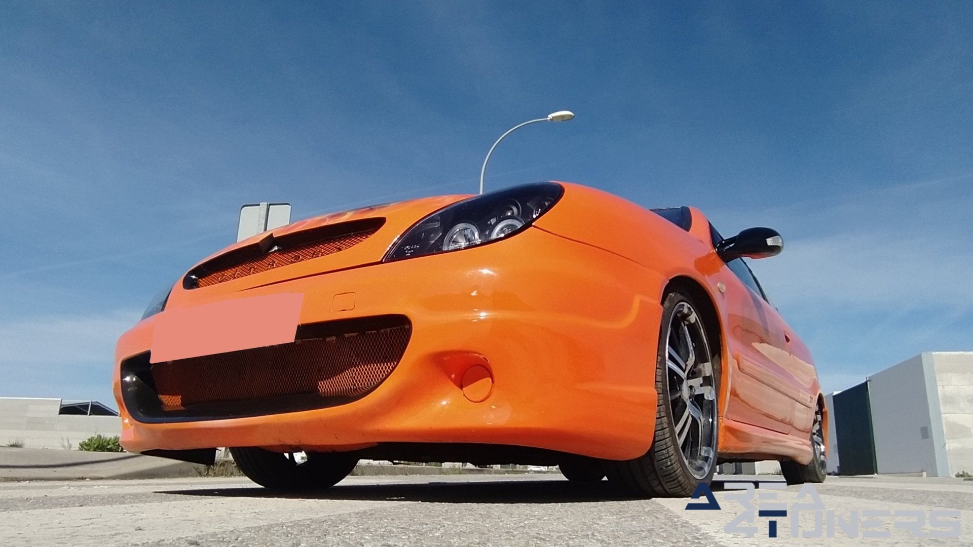 Imagen reportaje coche Tuning Citroën Xsara La Naranja Calavera DJ Imagen perteneciente al reportaje sobre coche Tuning, de la revista Area4tuners sobre un Citroën Xsara