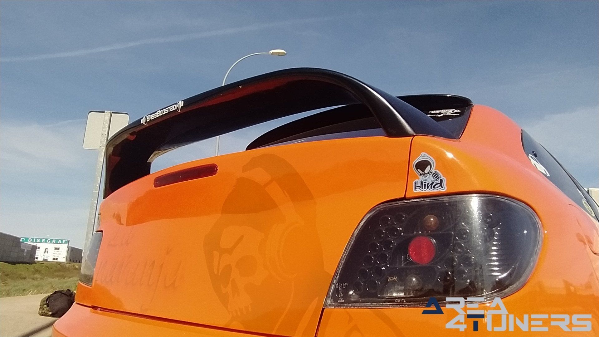 Imagen reportaje coche Tuning Citroën Xsara La Naranja Calavera DJ Imagen perteneciente al reportaje sobre coche Tuning, de la revista Area4tuners sobre un Citroën Xsara