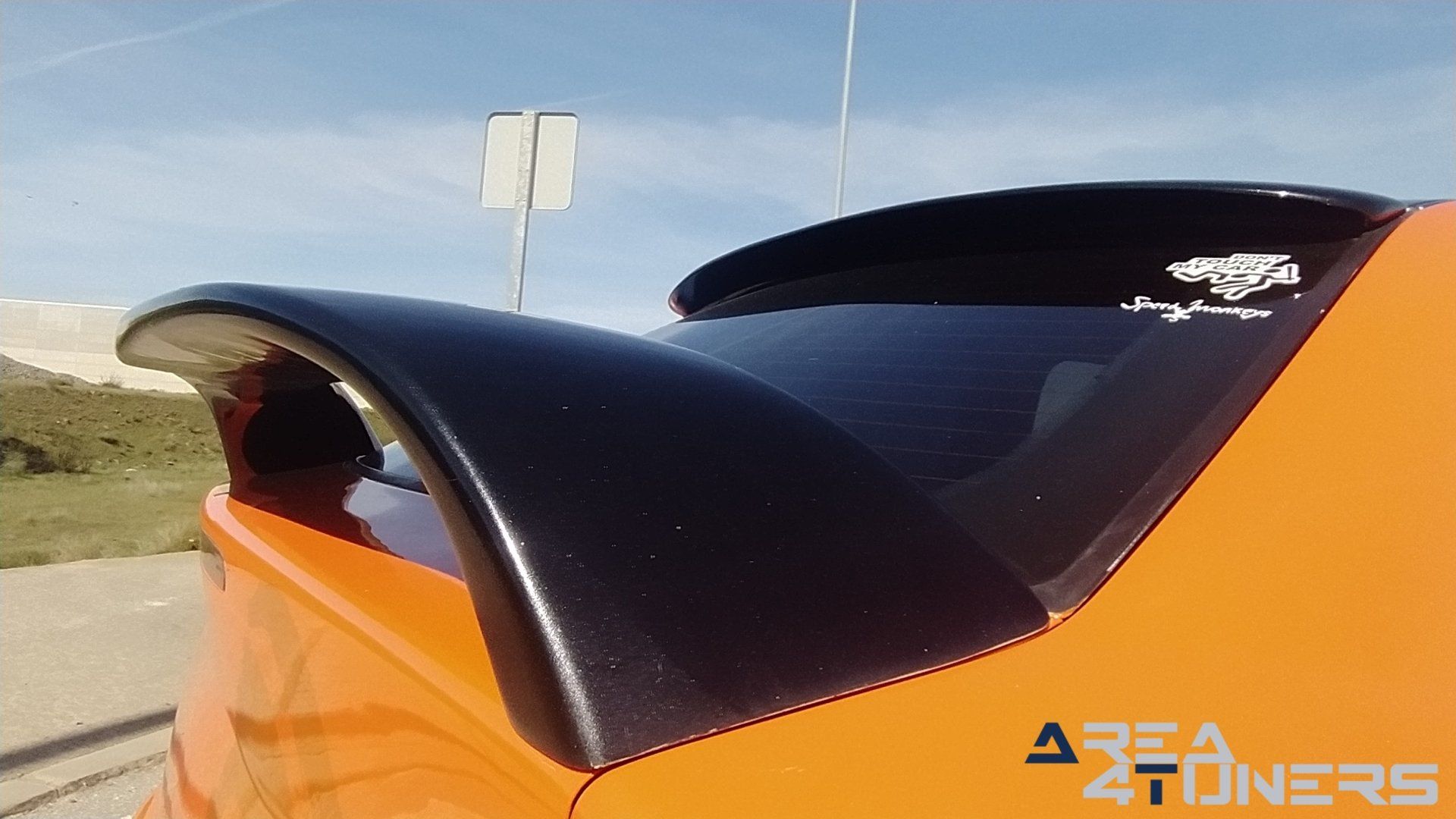 Imagen reportaje coche Tuning Citroën Xsara La Naranja Calavera DJ Imagen perteneciente al reportaje sobre coche Tuning, de la revista Area4tuners sobre un Citroën Xsara