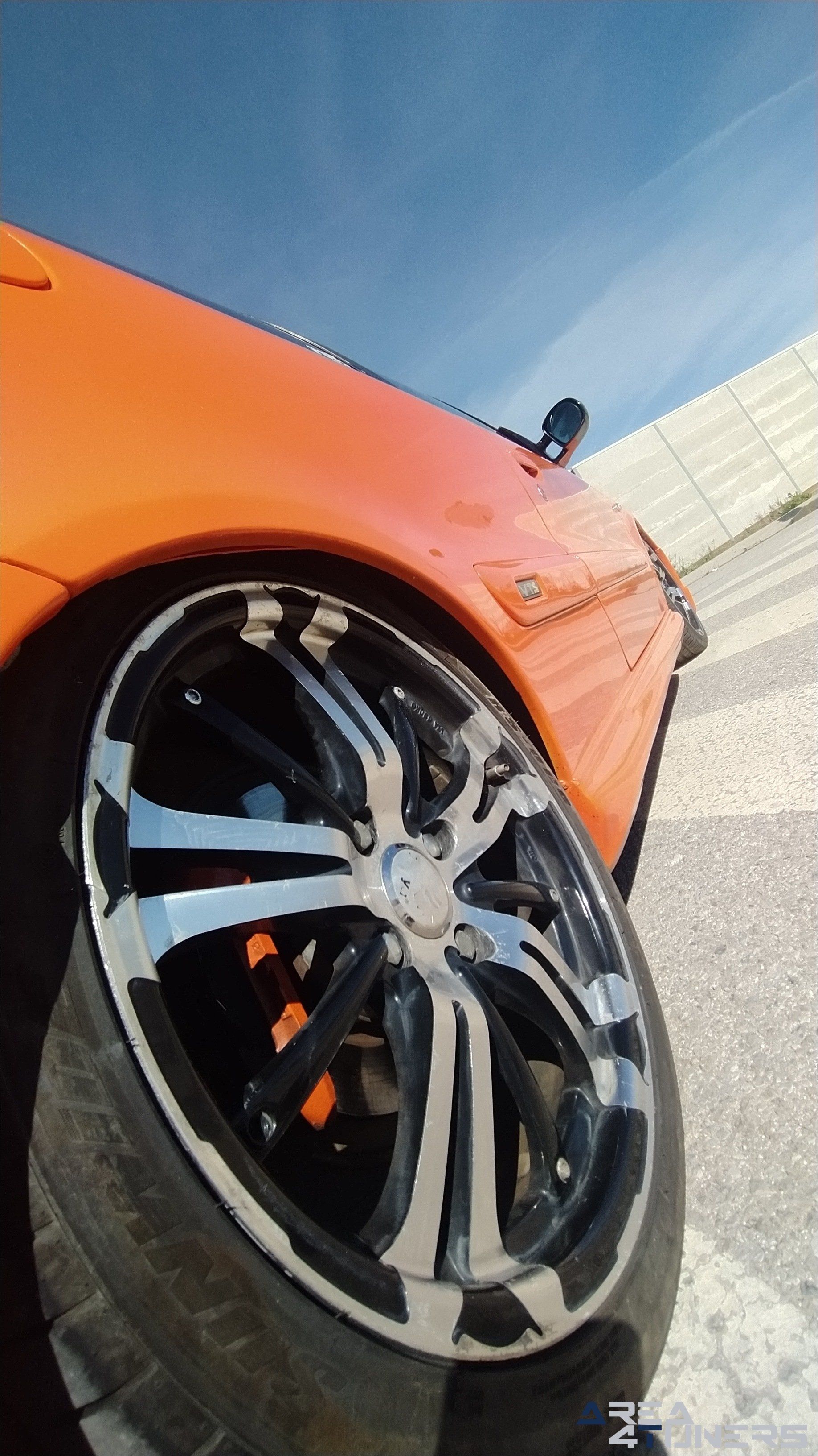 Imagen reportaje coche Tuning Citroën Xsara La Naranja Calavera DJ Imagen perteneciente al reportaje sobre coche Tuning, de la revista Area4tuners sobre un Citroën Xsara