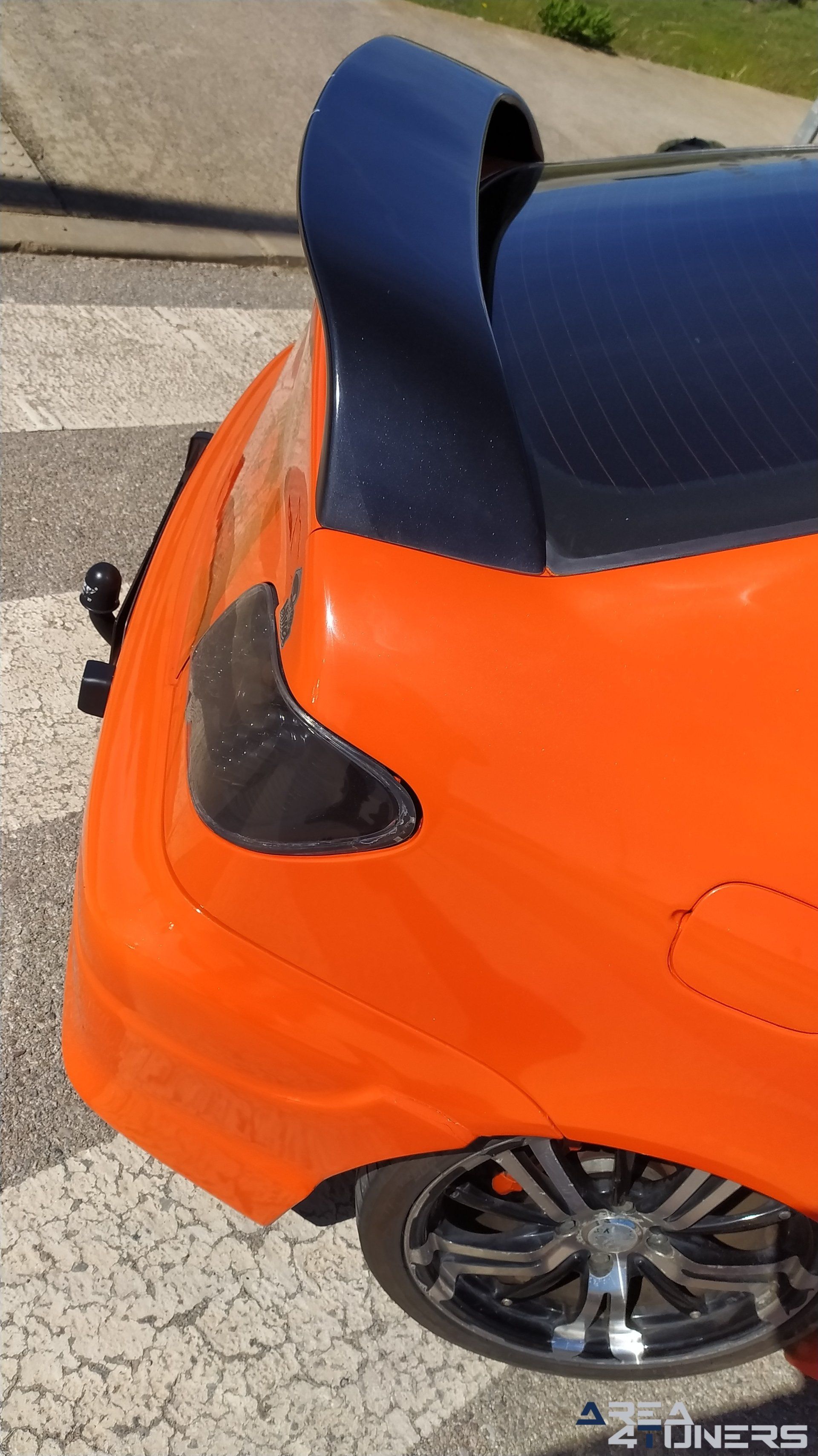 Imagen reportaje coche Tuning Citroën Xsara La Naranja Calavera DJ Imagen perteneciente al reportaje sobre coche Tuning, de la revista Area4tuners sobre un Citroën Xsara