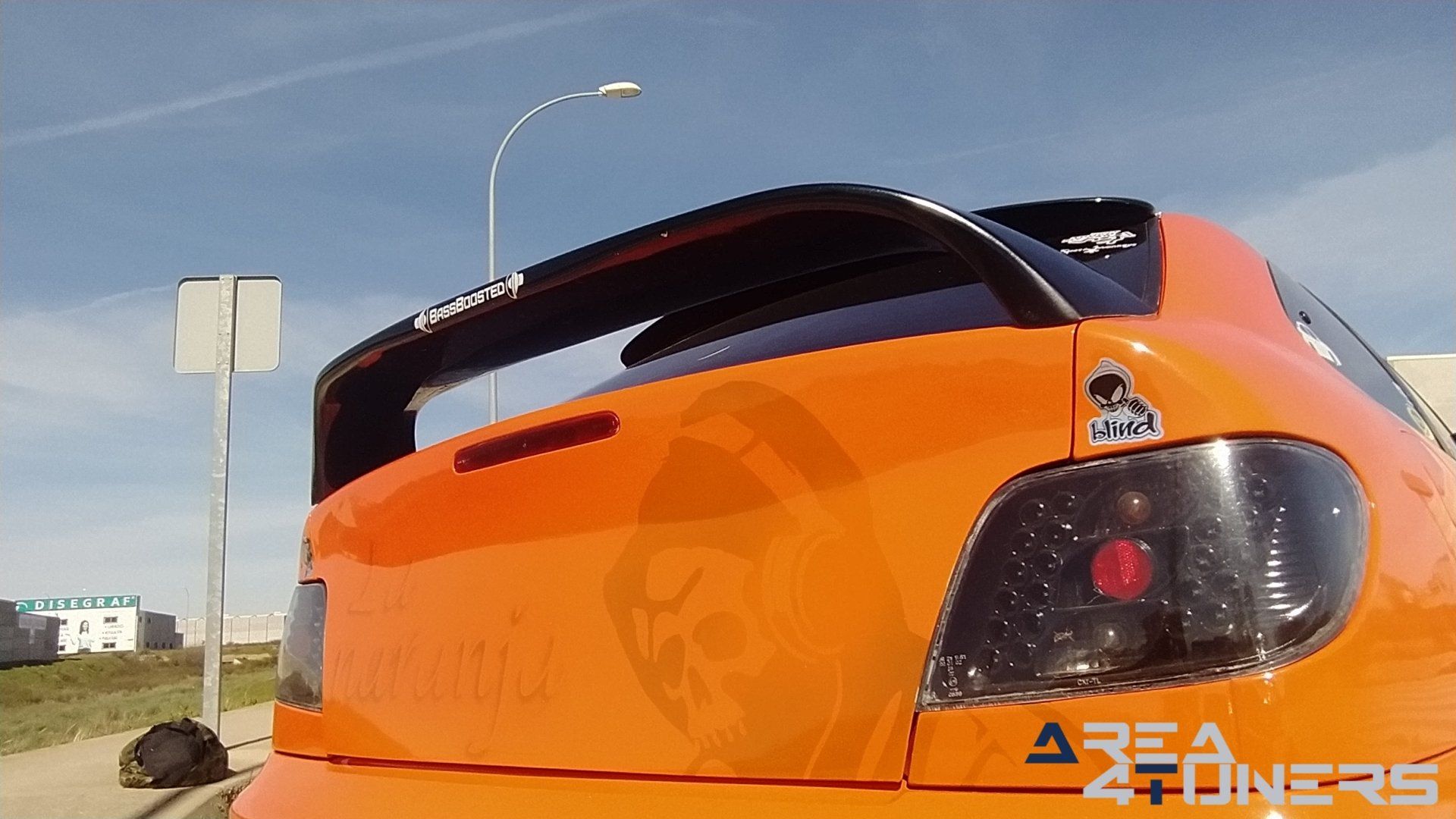 Imagen reportaje coche Tuning Citroën Xsara La Naranja Calavera DJ Imagen perteneciente al reportaje sobre coche Tuning, de la revista Area4tuners sobre un Citroën Xsara