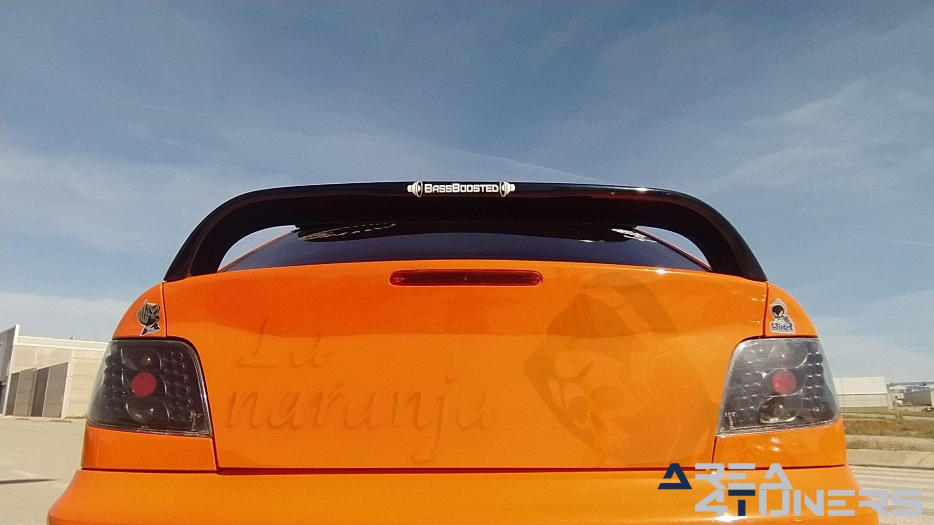 Imagen reportaje coche Tuning Citroën Xsara La Naranja Calavera DJ Imagen perteneciente al reportaje sobre coche Tuning, de la revista Area4tuners sobre un Citroën Xsara