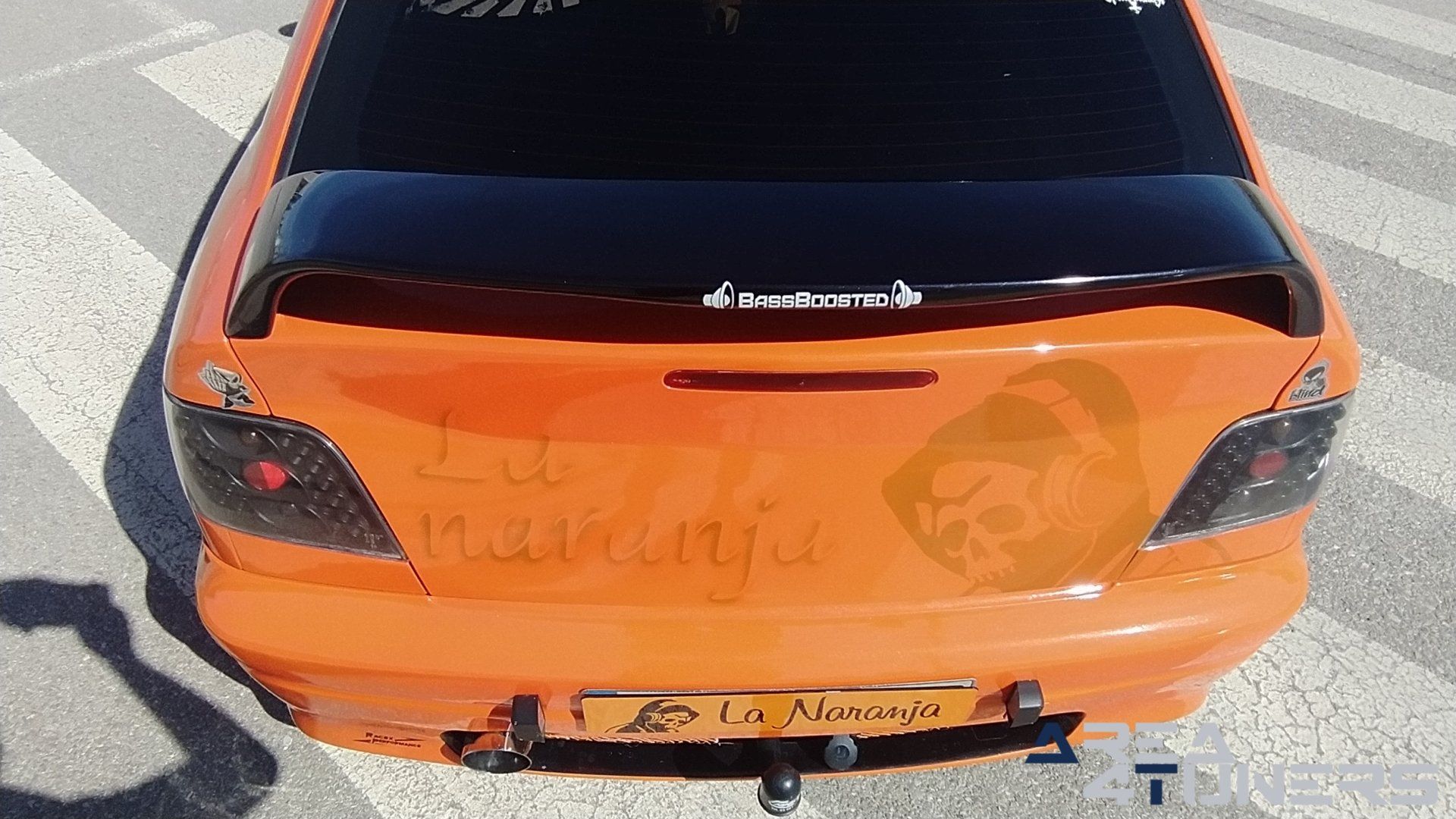 Imagen reportaje coche Tuning Citroën Xsara La Naranja Calavera DJ Imagen perteneciente al reportaje sobre coche Tuning, de la revista Area4tuners sobre un Citroën Xsara