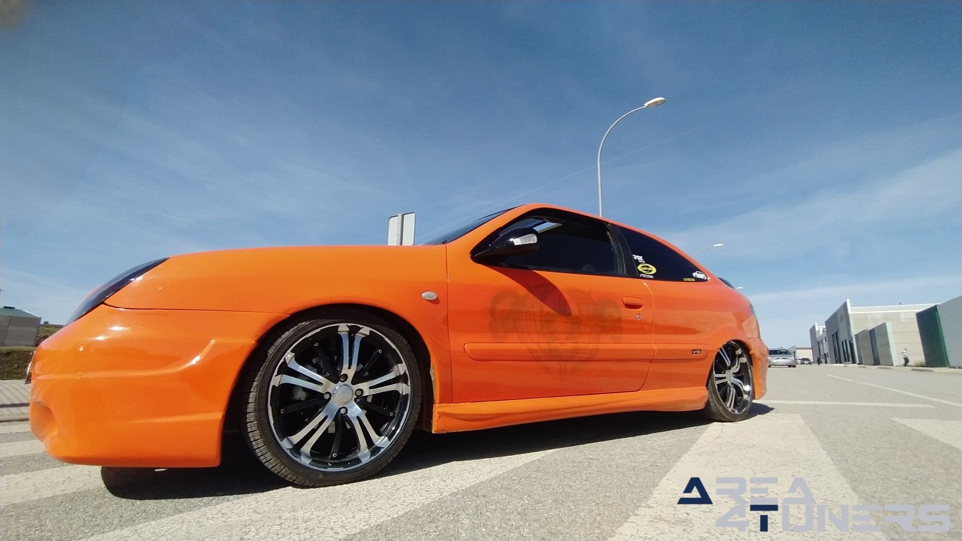 Imagen reportaje coche Tuning Citroën Xsara La Naranja Calavera DJ Imagen perteneciente al reportaje sobre coche Tuning, de la revista Area4tuners sobre un Citroën Xsara