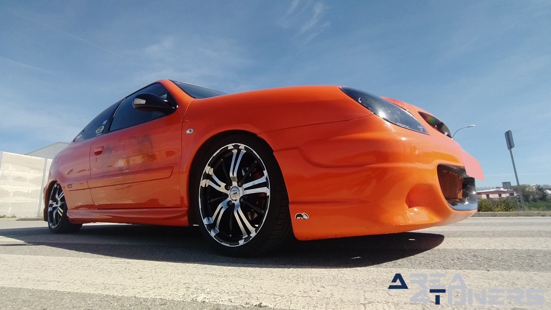 Imagen reportaje coche Tuning Citroën Xsara La Naranja Calavera DJ Imagen perteneciente al reportaje sobre coche Tuning, de la revista Area4tuners sobre un Citroën Xsara