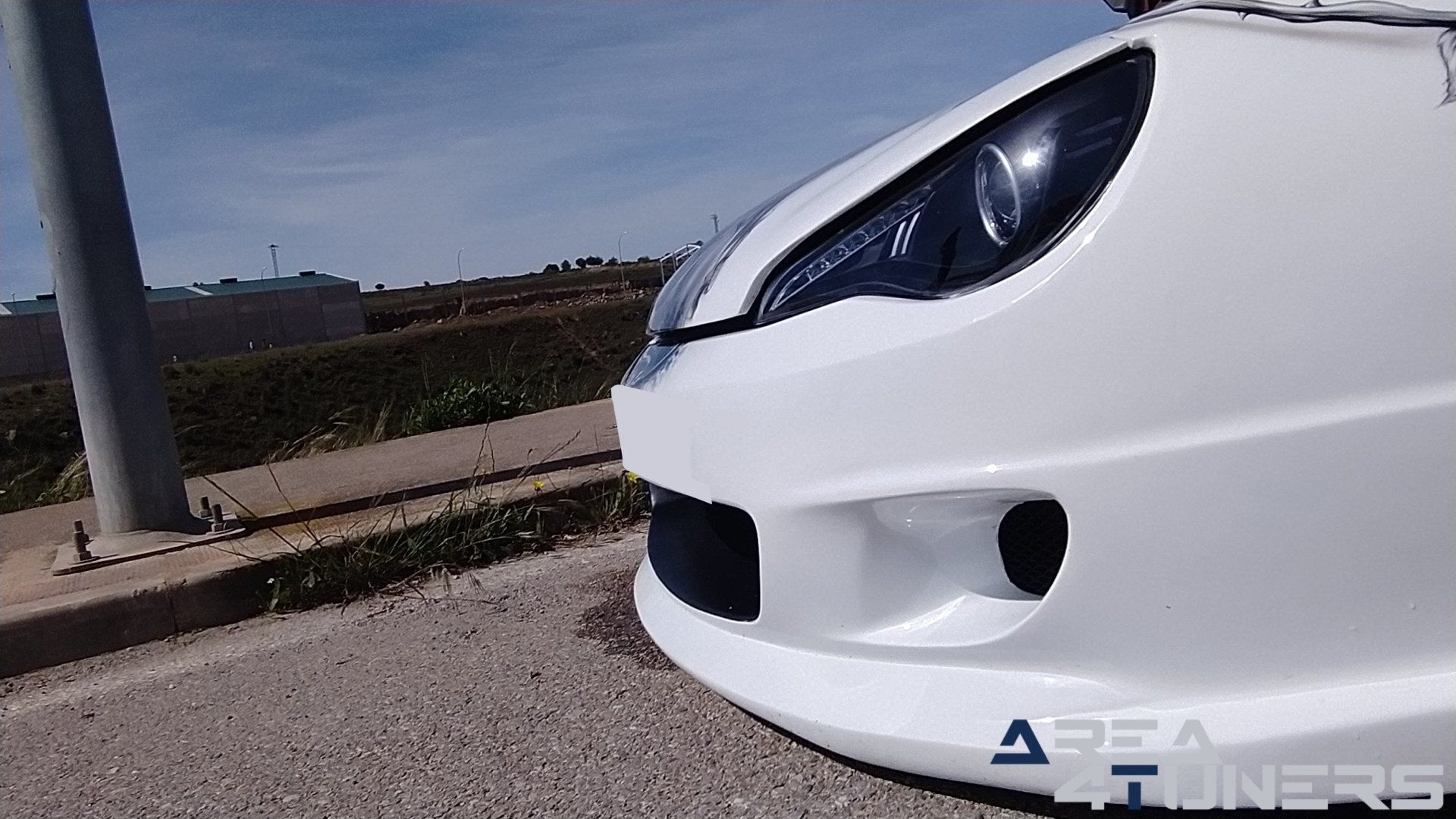 Imagen reportaje coche Tuning Hyundai Coupé White Rose Imagen perteneciente al reportaje sobre coche Tuning, de la revista Area4tuners sobre un Hyundai Coupé