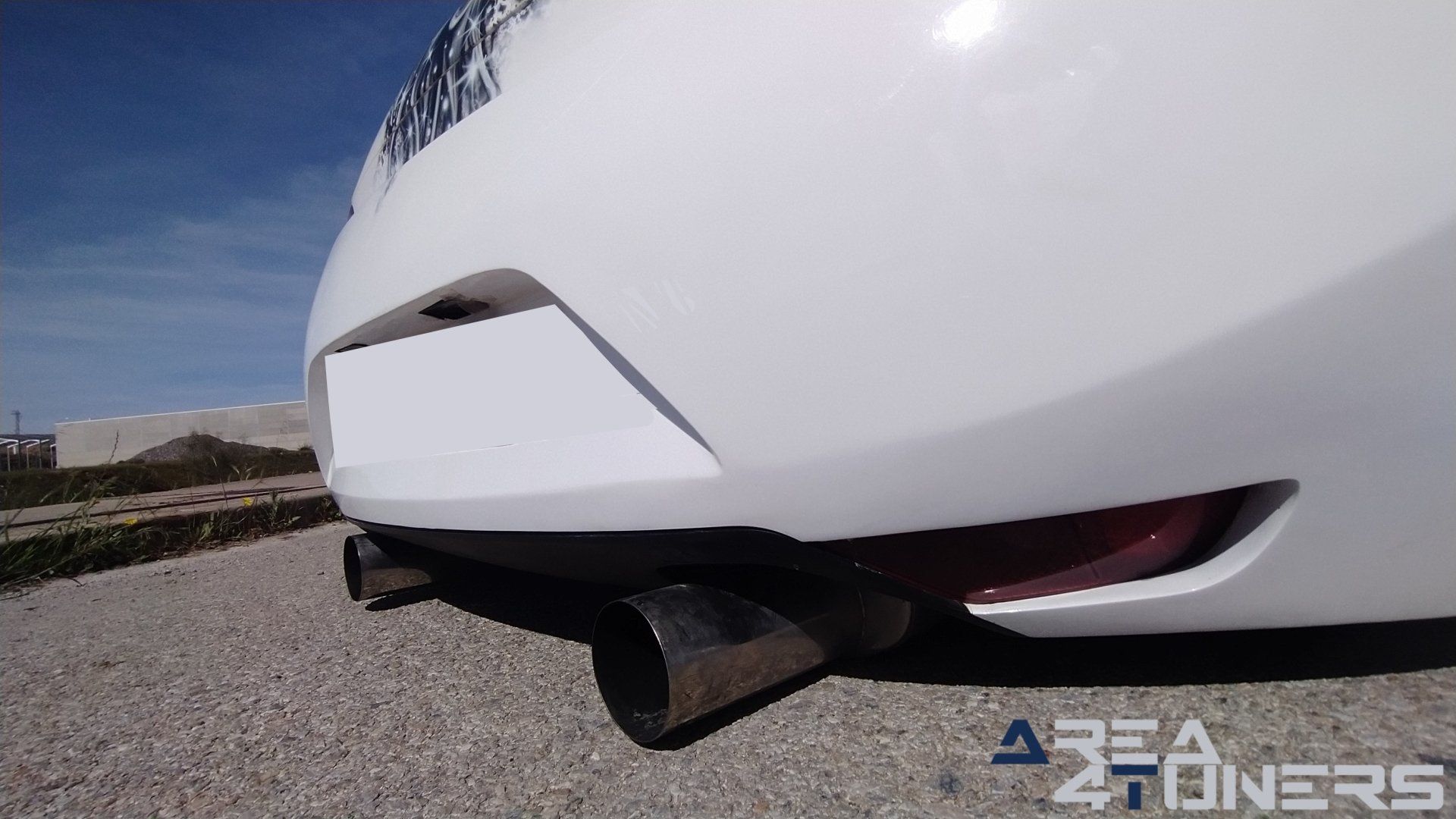 Imagen reportaje coche Tuning Hyundai Coupé White Rose Imagen perteneciente al reportaje sobre coche Tuning, de la revista Area4tuners sobre un Hyundai Coupé