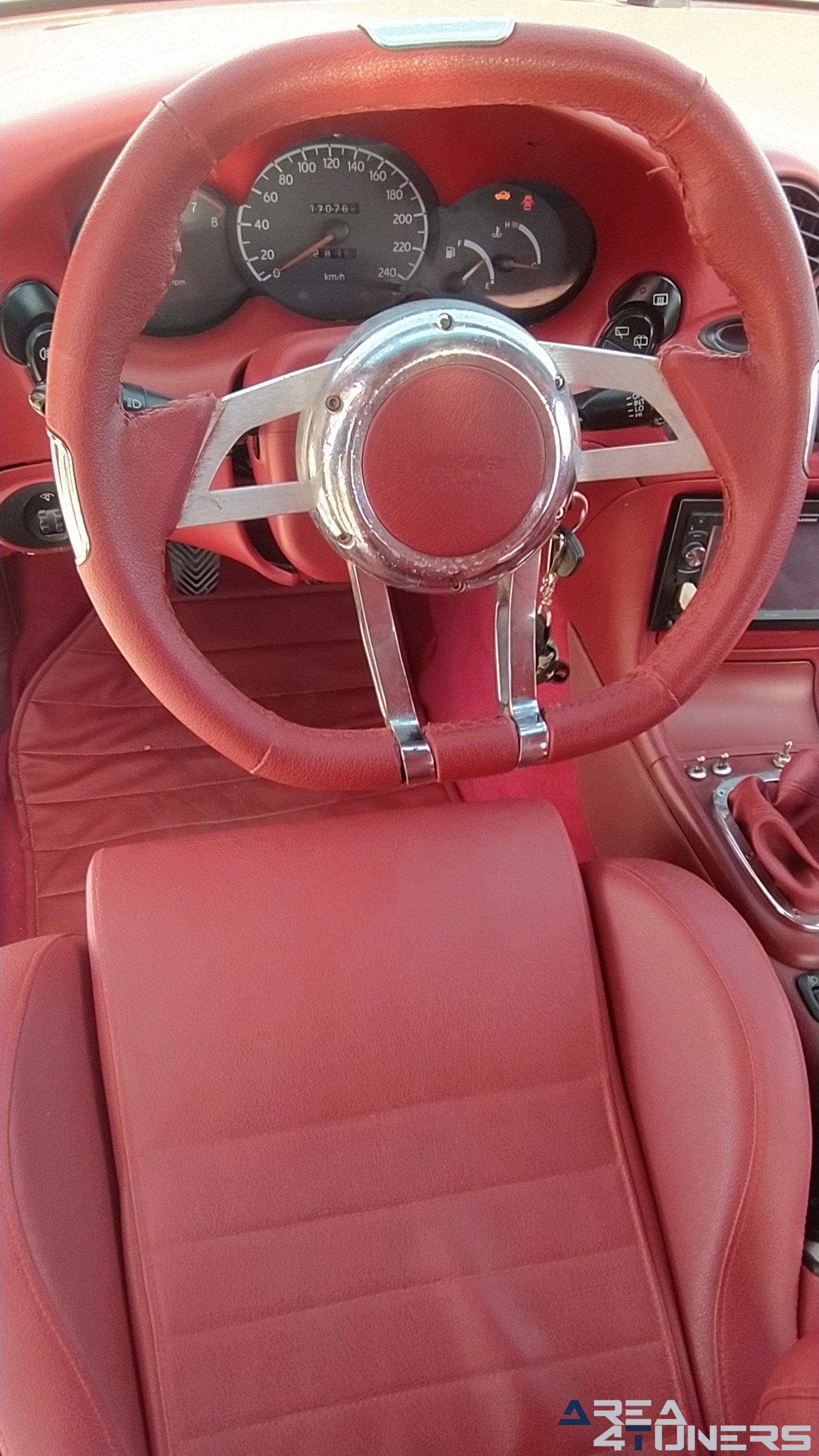 Imagen reportaje coche Tuning Hyundai Coupé White Rose Imagen perteneciente al reportaje de coche Tuning, de la revista Area4tuners sobre un Hyundai Coupé