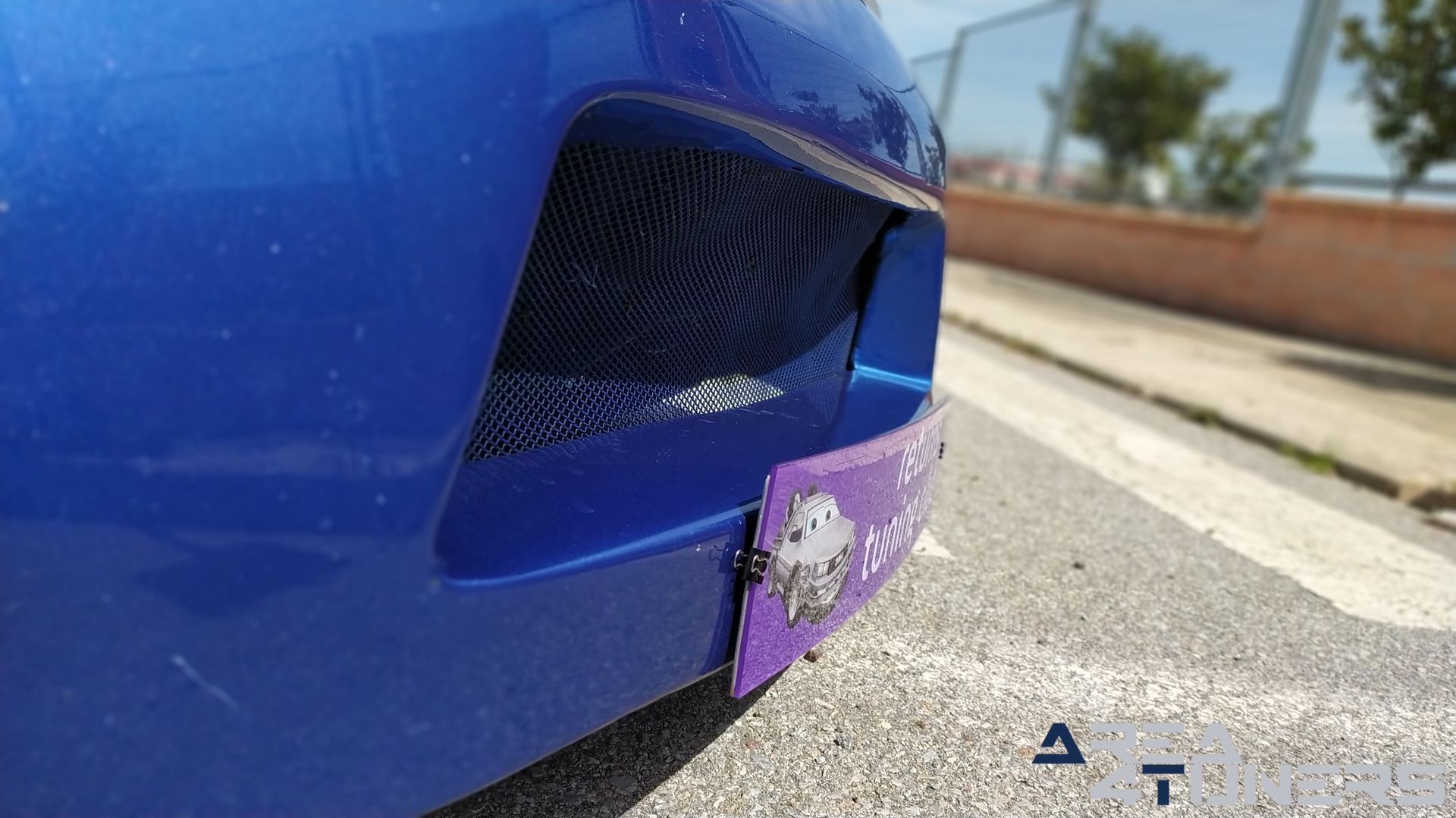 Imagen reportaje coche Tuning Peugeot 206 La Canica Azul Imagen perteneciente al reportaje de coche Tuning, de la revista Area4tuners sobre un Peugeot 206