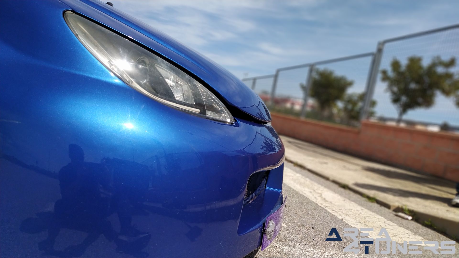 Imagen reportaje coche Tuning Peugeot 206 La Canica Azul Imagen perteneciente al reportaje de coche Tuning, de la revista Area4tuners sobre un Peugeot 206