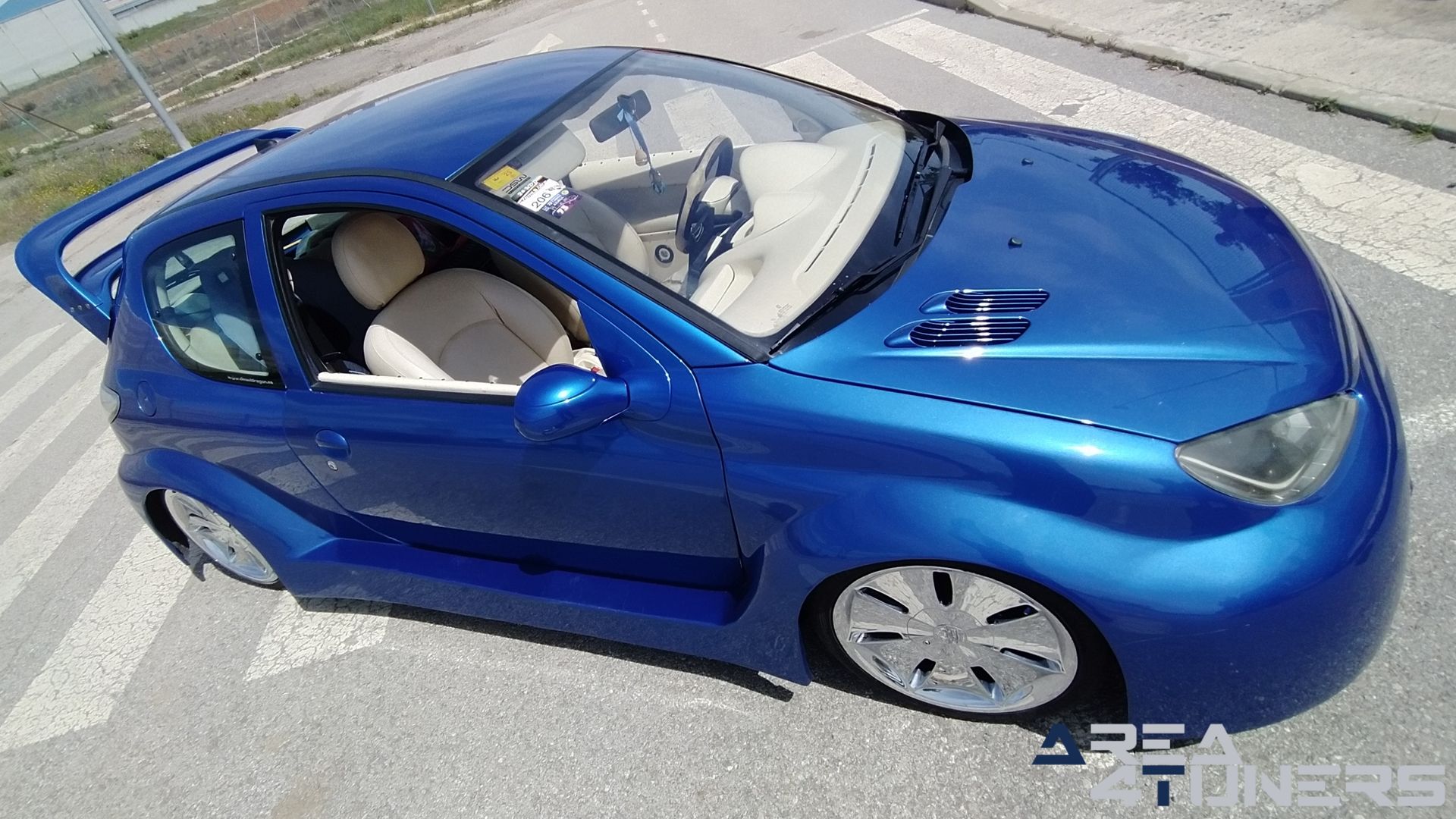 Imagen reportaje coche Tuning Peugeot 206 La Canica Azul Imagen perteneciente al reportaje de coche Tuning, de la revista Area4tuners sobre un Peugeot 206