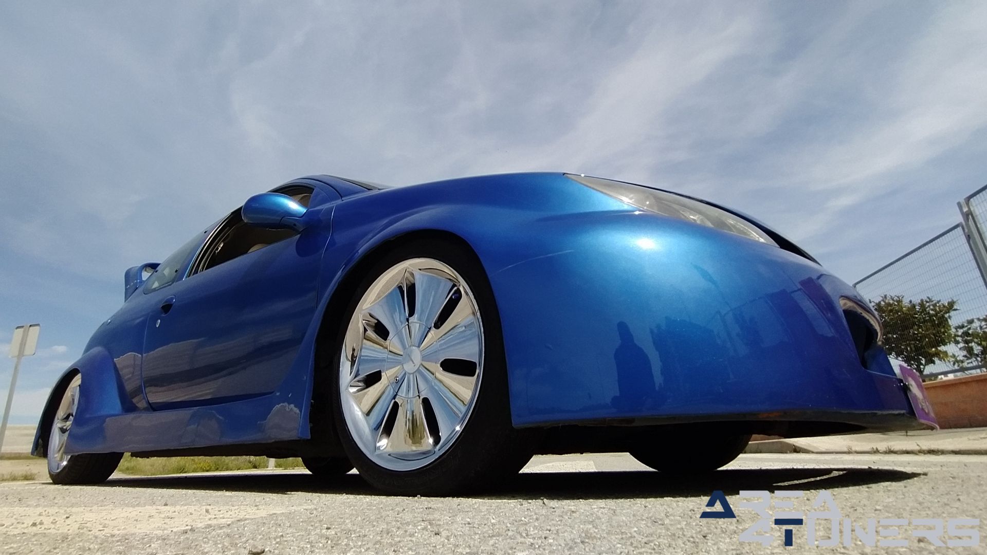 Imagen reportaje coche Tuning Peugeot 206 La Canica Azul Imagen perteneciente al reportaje de coche Tuning, de la revista Area4tuners sobre un Peugeot 206