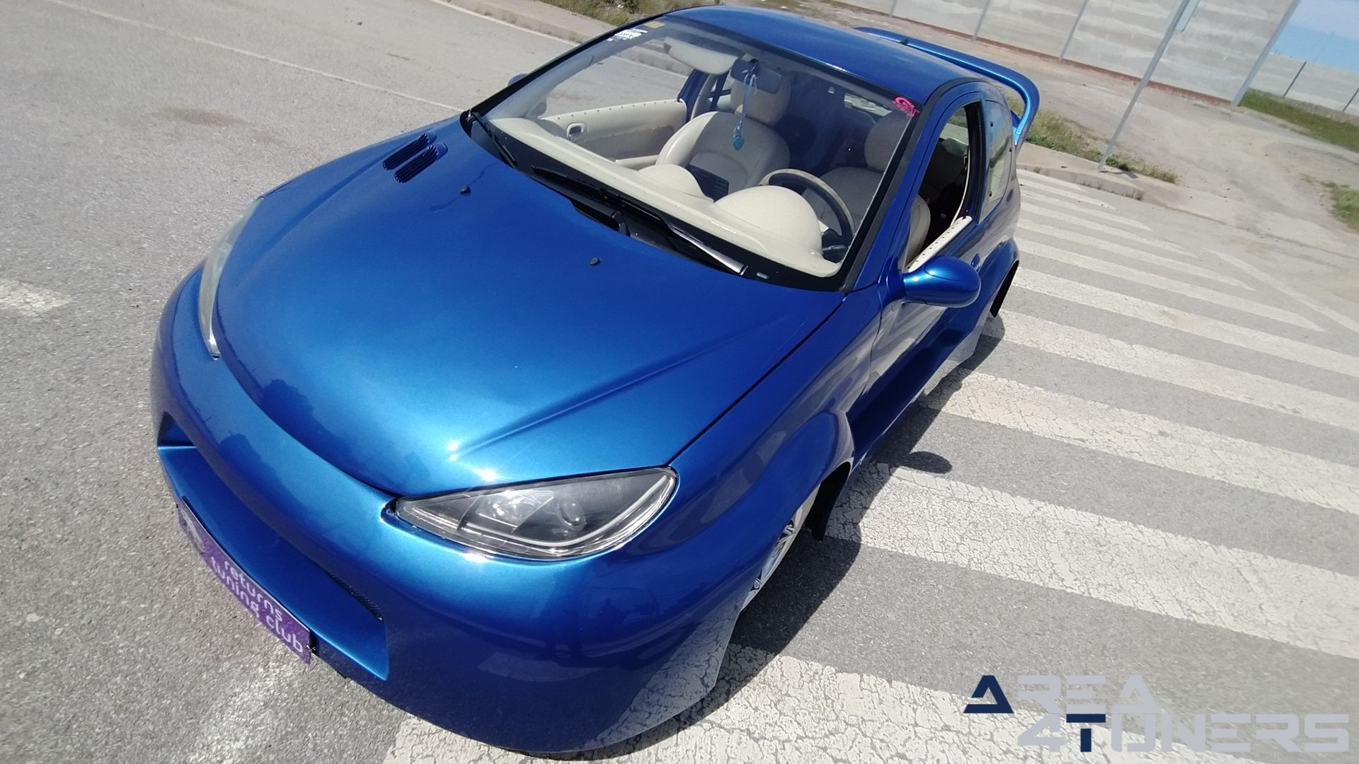 Imagen reportaje coche Tuning Peugeot 206 La Canica Azul Imagen perteneciente al reportaje de coche Tuning, de la revista Area4tuners sobre un Peugeot 206