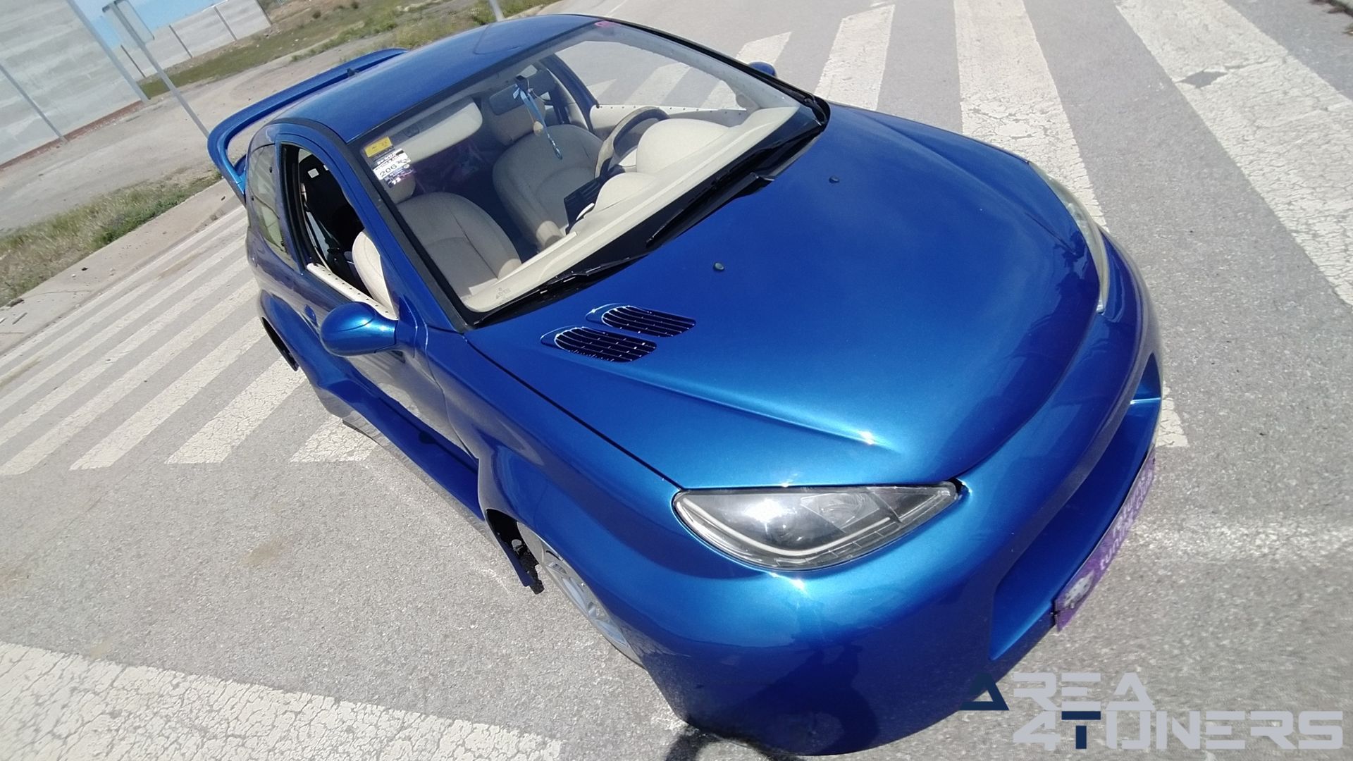 Imagen reportaje coche Tuning Peugeot 206 La Canica Azul Imagen perteneciente al reportaje de coche Tuning, de la revista Area4tuners sobre un Peugeot 206