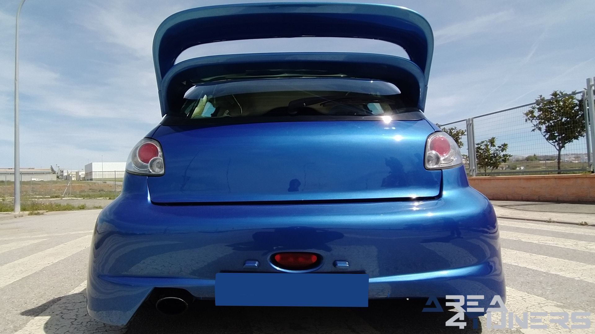 Imagen reportaje coche Tuning Peugeot 206 La Canica Azul Imagen perteneciente al reportaje de coche Tuning, de la revista Area4tuners sobre un Peugeot 206