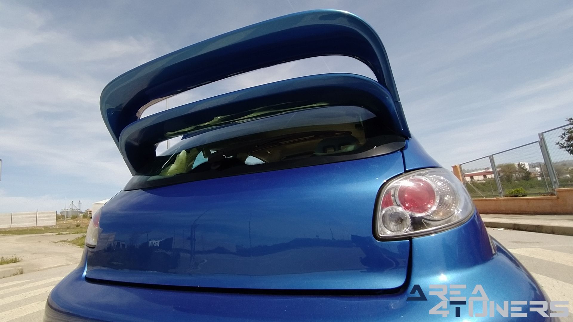 Imagen reportaje coche Tuning Peugeot 206 La Canica Azul Imagen perteneciente al reportaje de coche Tuning, de la revista Area4tuners sobre un Peugeot 206