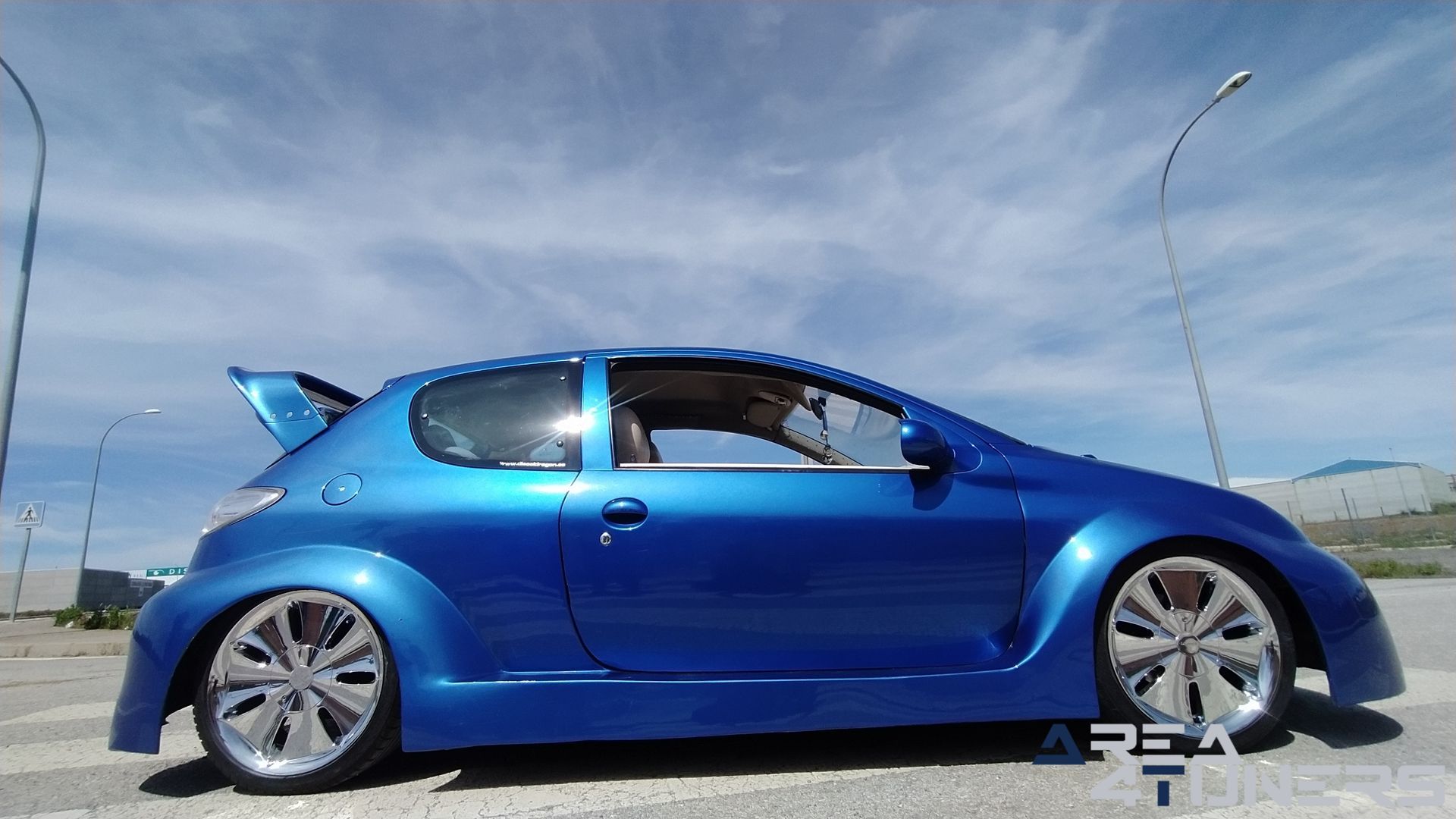 Imagen reportaje coche Tuning Peugeot 206 La Canica Azul Imagen perteneciente al reportaje de coche Tuning, de la revista Area4tuners sobre un eugeot 206