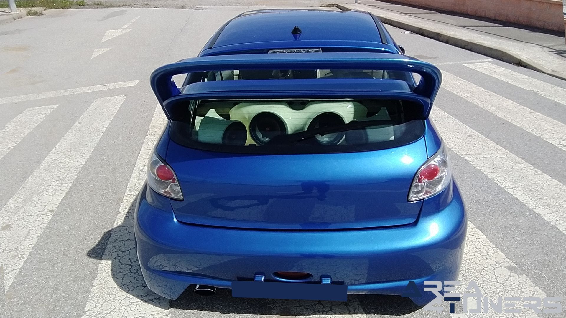 Imagen reportaje coche Tuning Peugeot 206 La Canica Azul Imagen perteneciente al reportaje de coche Tuning, de la revista Area4tuners sobre un Peugeot 206