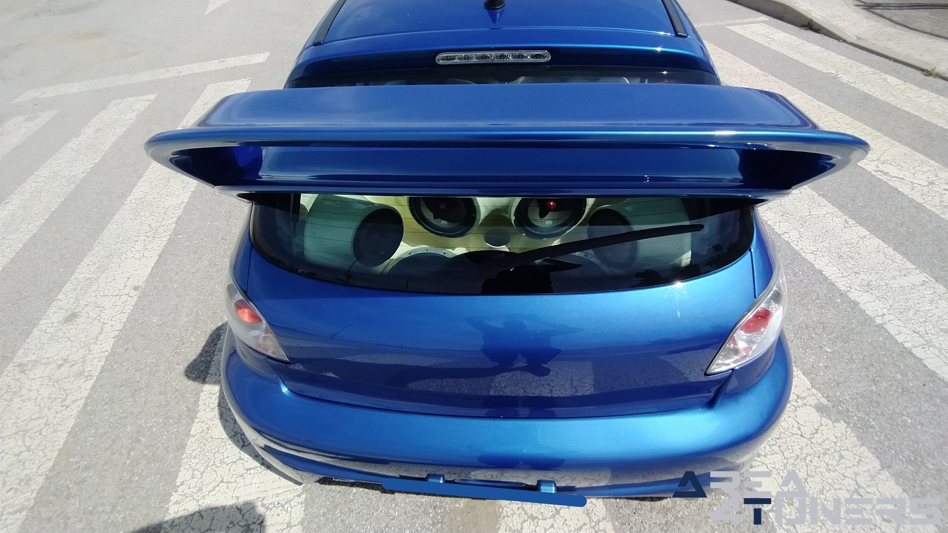 Imagen reportaje coche Tuning Peugeot 206 La Canica Azul Imagen perteneciente al reportaje de coche Tuning, de la revista Area4tuners sobre un Peugeot 206