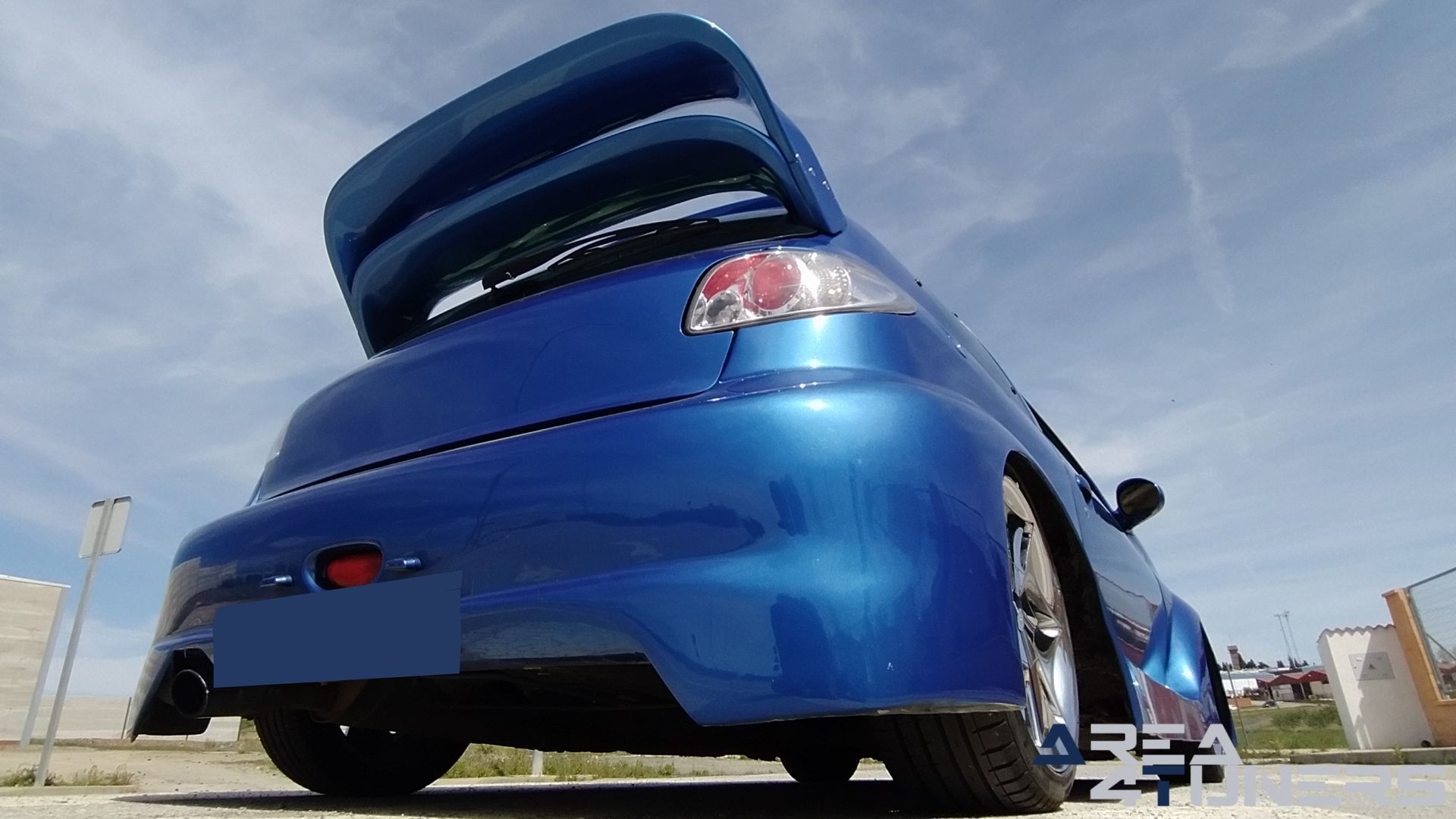 Imagen reportaje coche Tuning Peugeot 206 La Canica Azul Imagen perteneciente al reportaje de coche Tuning, de la revista Area4tuners sobre un Peugeot 206