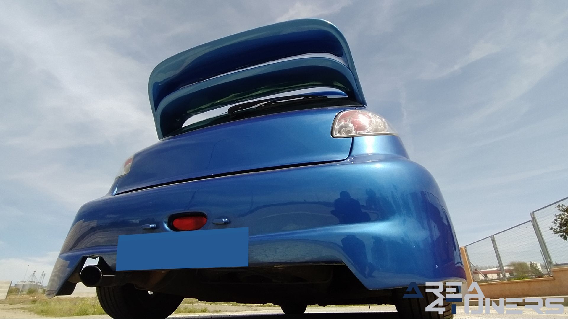 Imagen reportaje coche Tuning Peugeot 206 La Canica Azul Imagen perteneciente al reportaje de coche Tuning, de la revista Area4tuners sobre un Peugeot 206